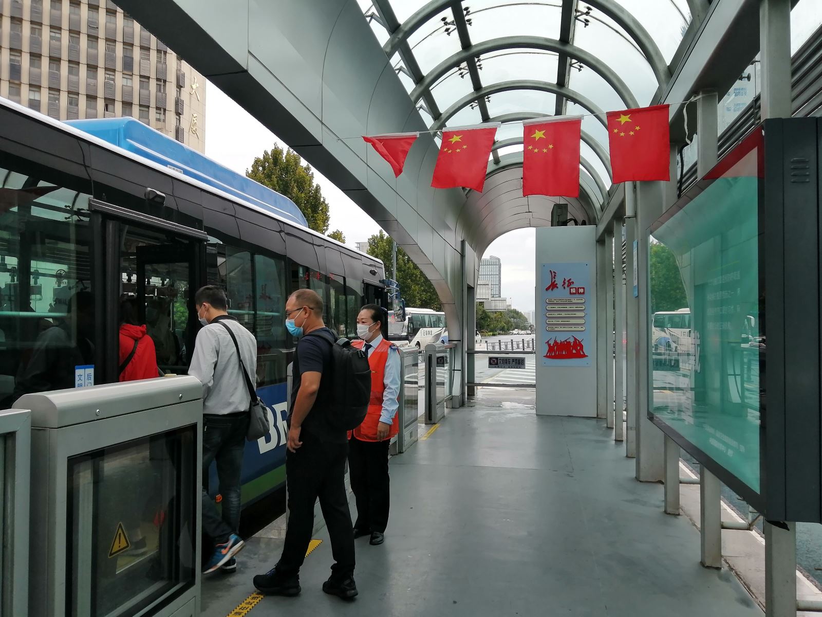 我為群眾辦實(shí)事，國慶假期我在前