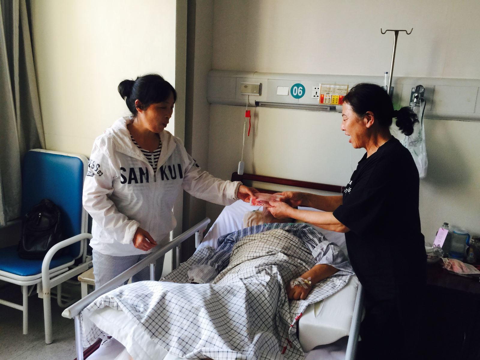 市基督教“兩會(huì )”副主席吉玉濤看望海通公交生病職工李大周