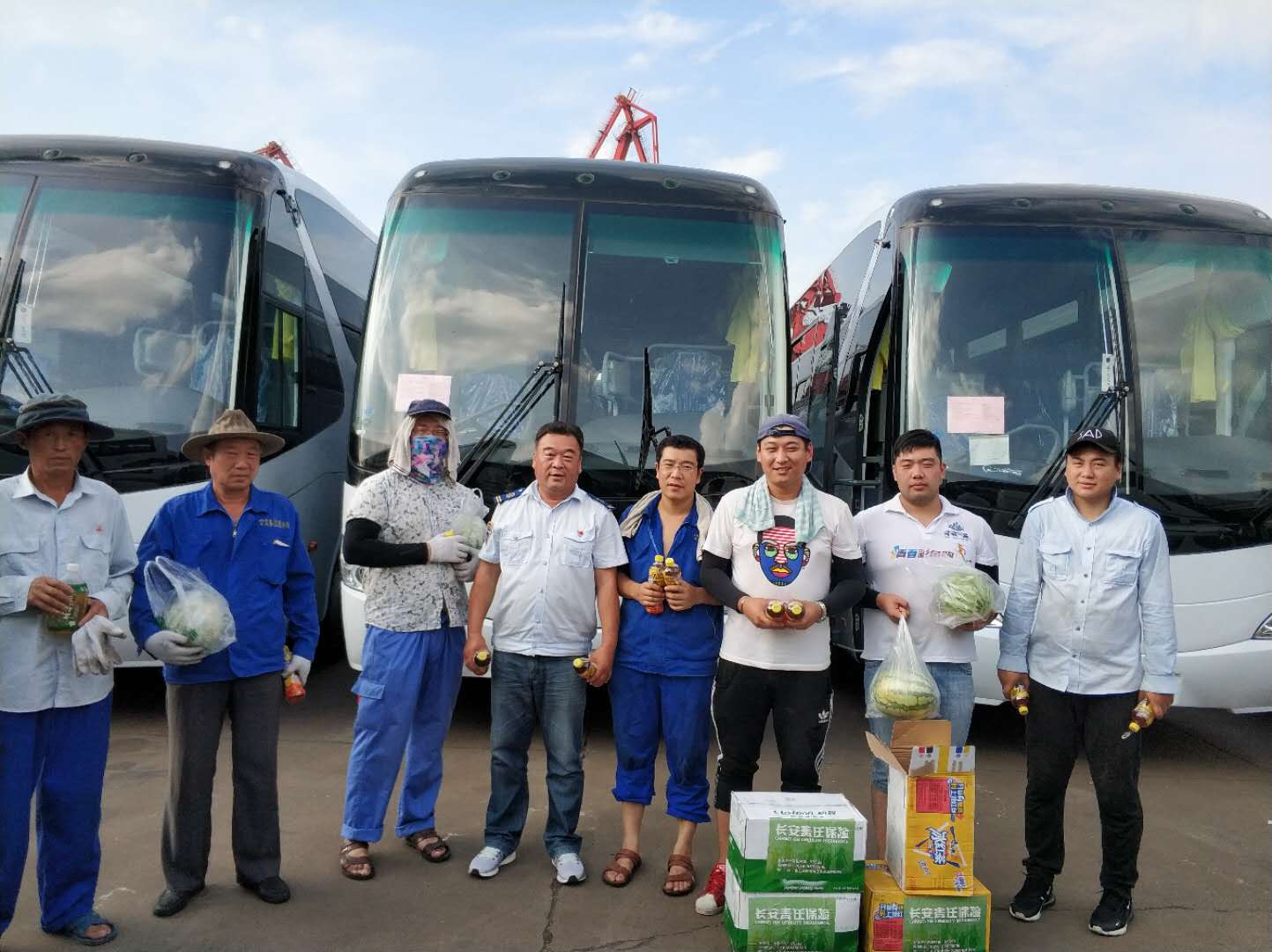 公交集團汽服公司到港口慰問(wèn)一線(xiàn)職工