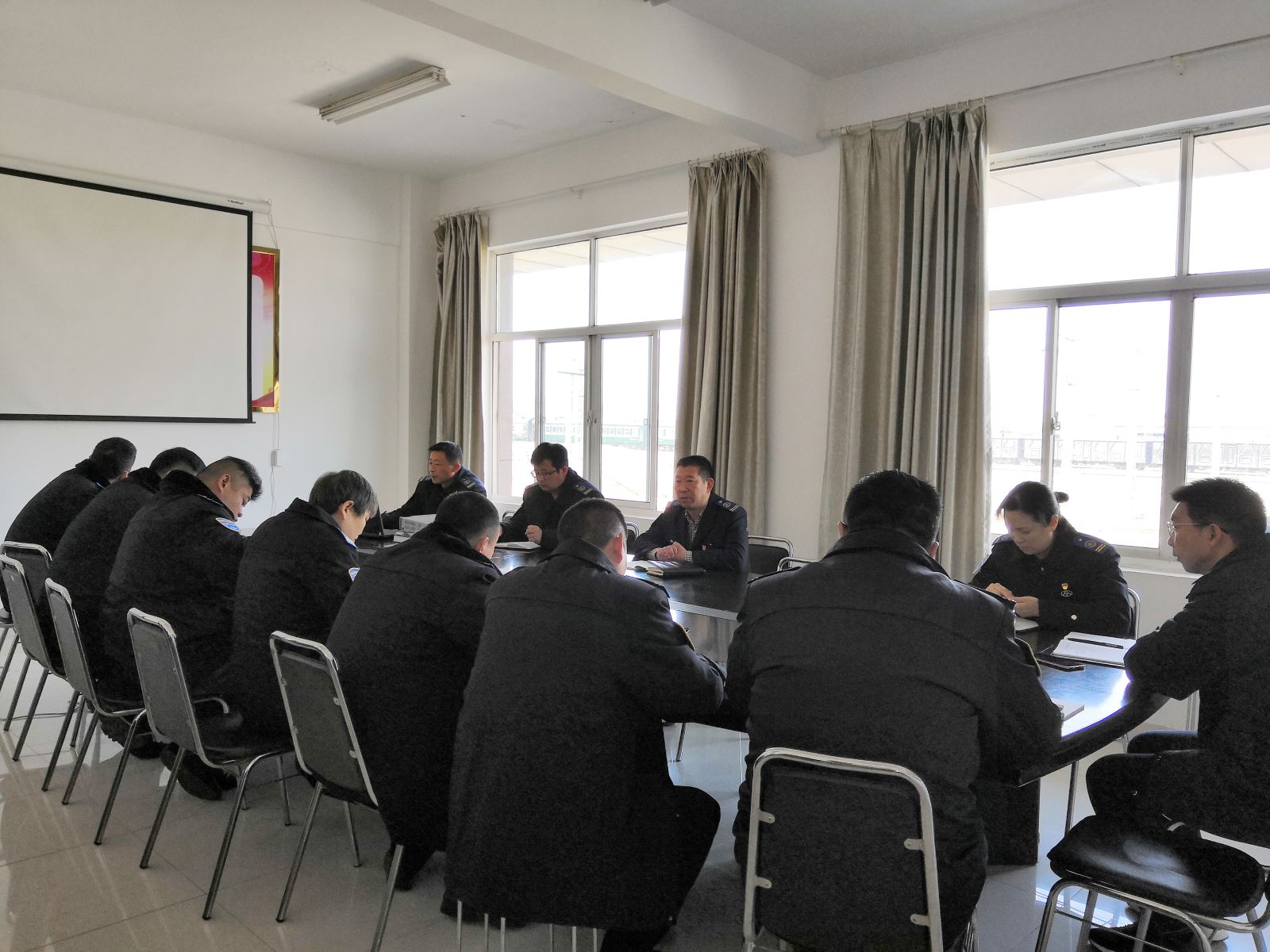 公交集團公交事業(yè)二部加強清明節黨風(fēng)廉政建設工作