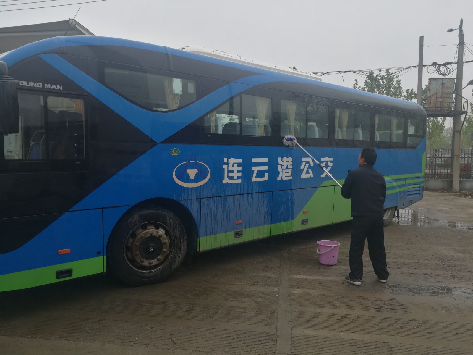 公交集團經(jīng)營(yíng)發(fā)展事業(yè)部持續開(kāi)展車(chē)容車(chē)貌綜合大檢查