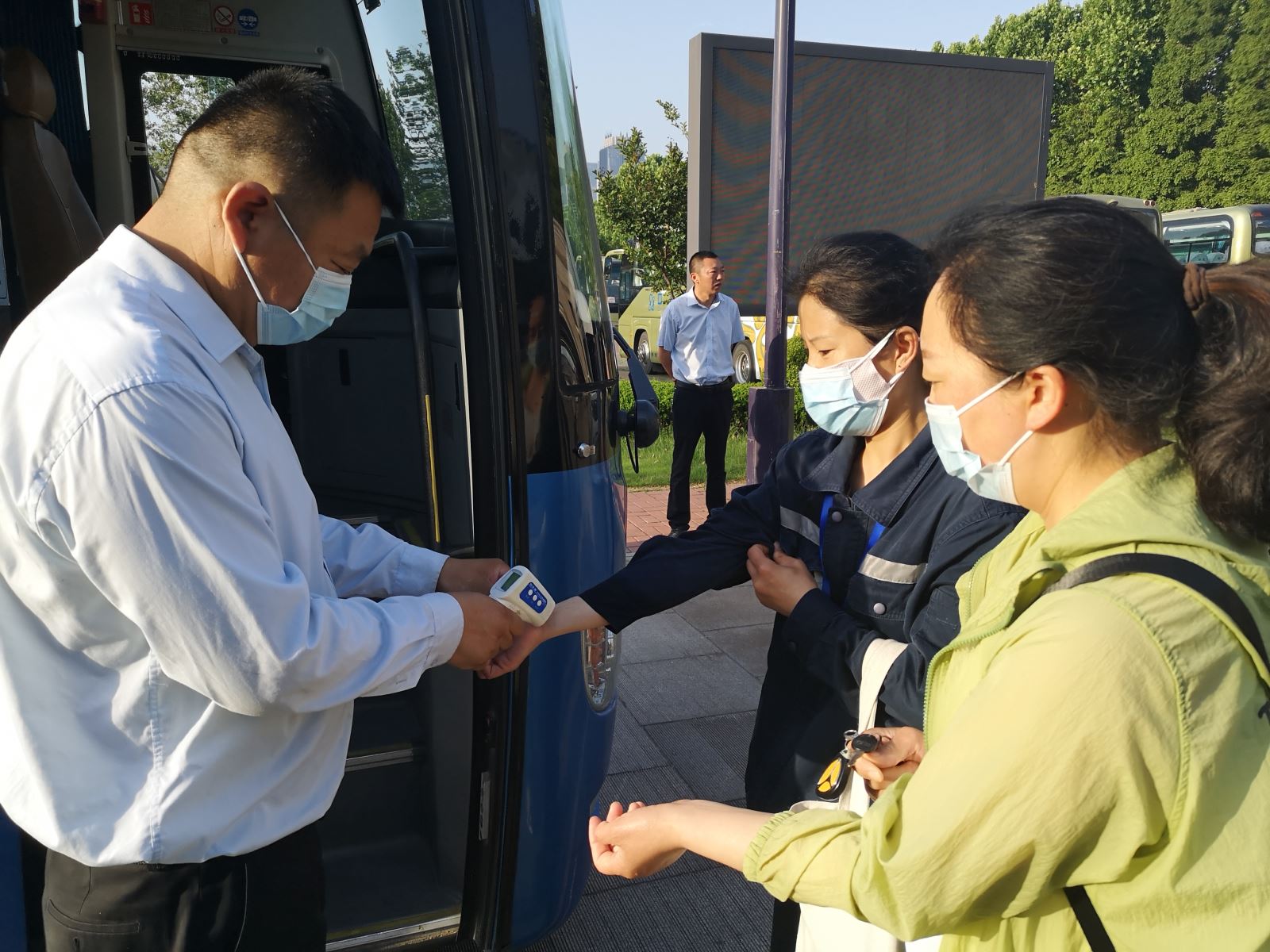 公交集團公交事業(yè)二部積極做好金辰公司通勤定制公交開(kāi)通工作