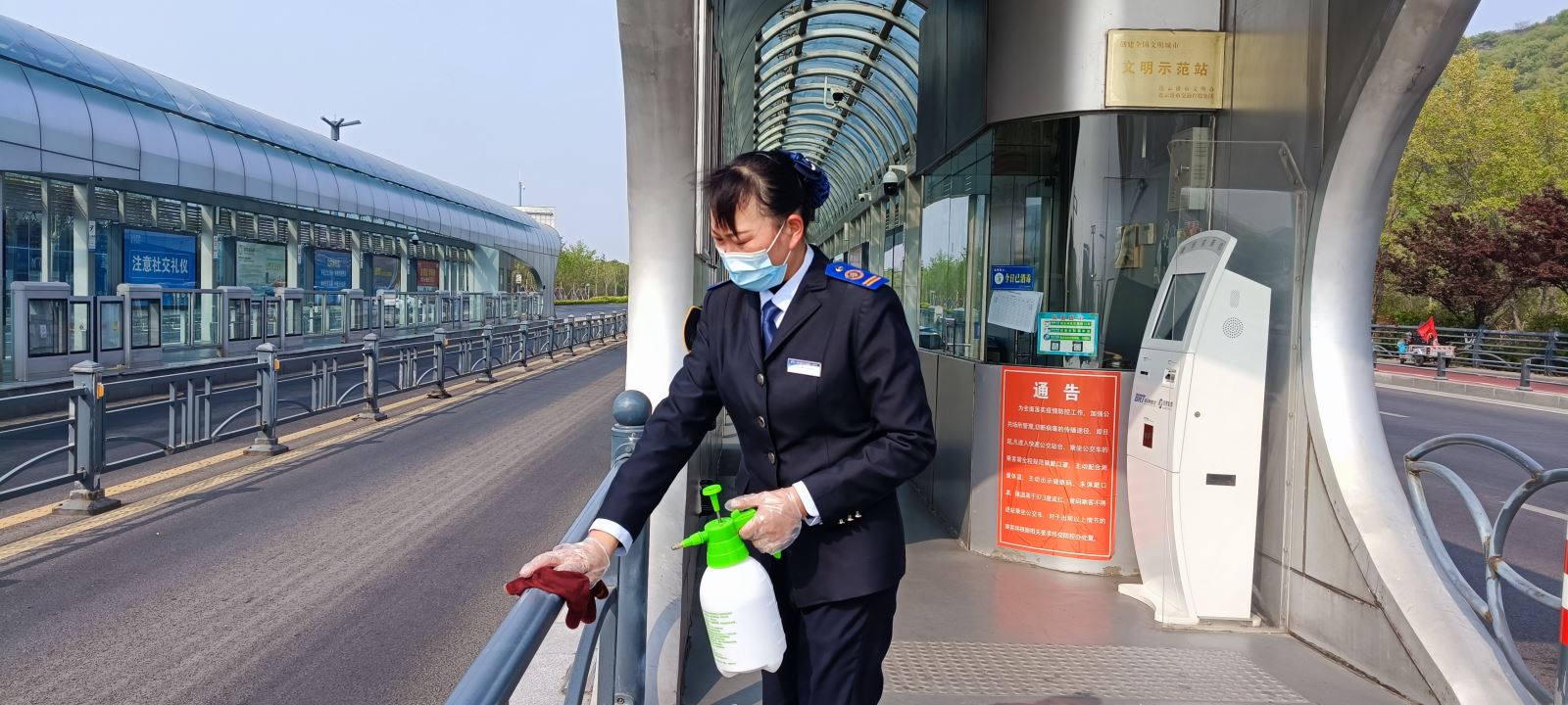 快速公交事業(yè)部站務(wù)員張永靜熱心服務(wù)臺胞獲稱(chēng)贊