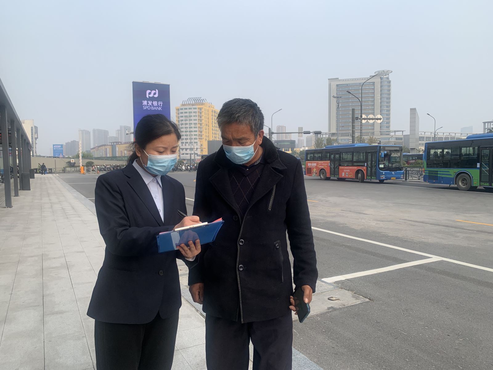 公交集團紀委充分發(fā)揮監督保障執行作用開(kāi)展公交服務(wù)滿(mǎn)意度調查問(wèn)卷活動(dòng)