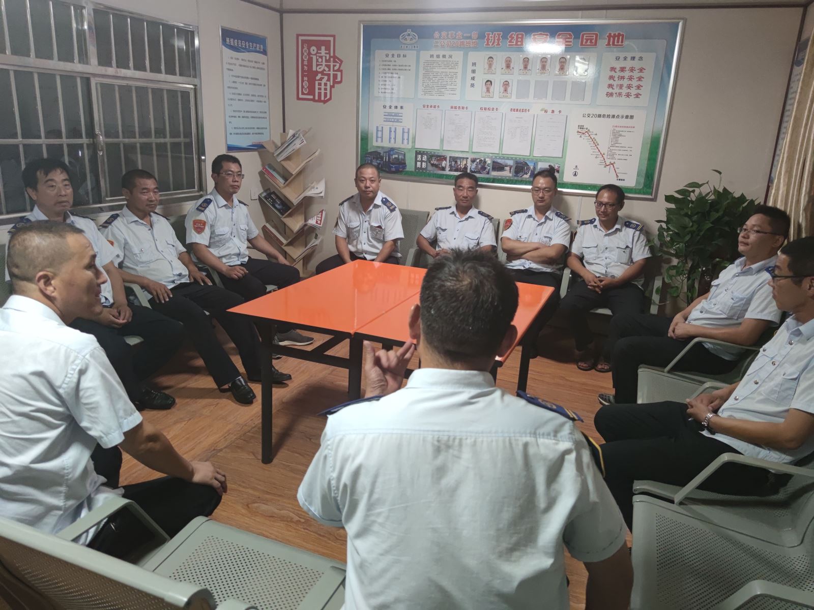 公交集團公交事業(yè)一部召開(kāi)文明線(xiàn)單線(xiàn)會(huì )議