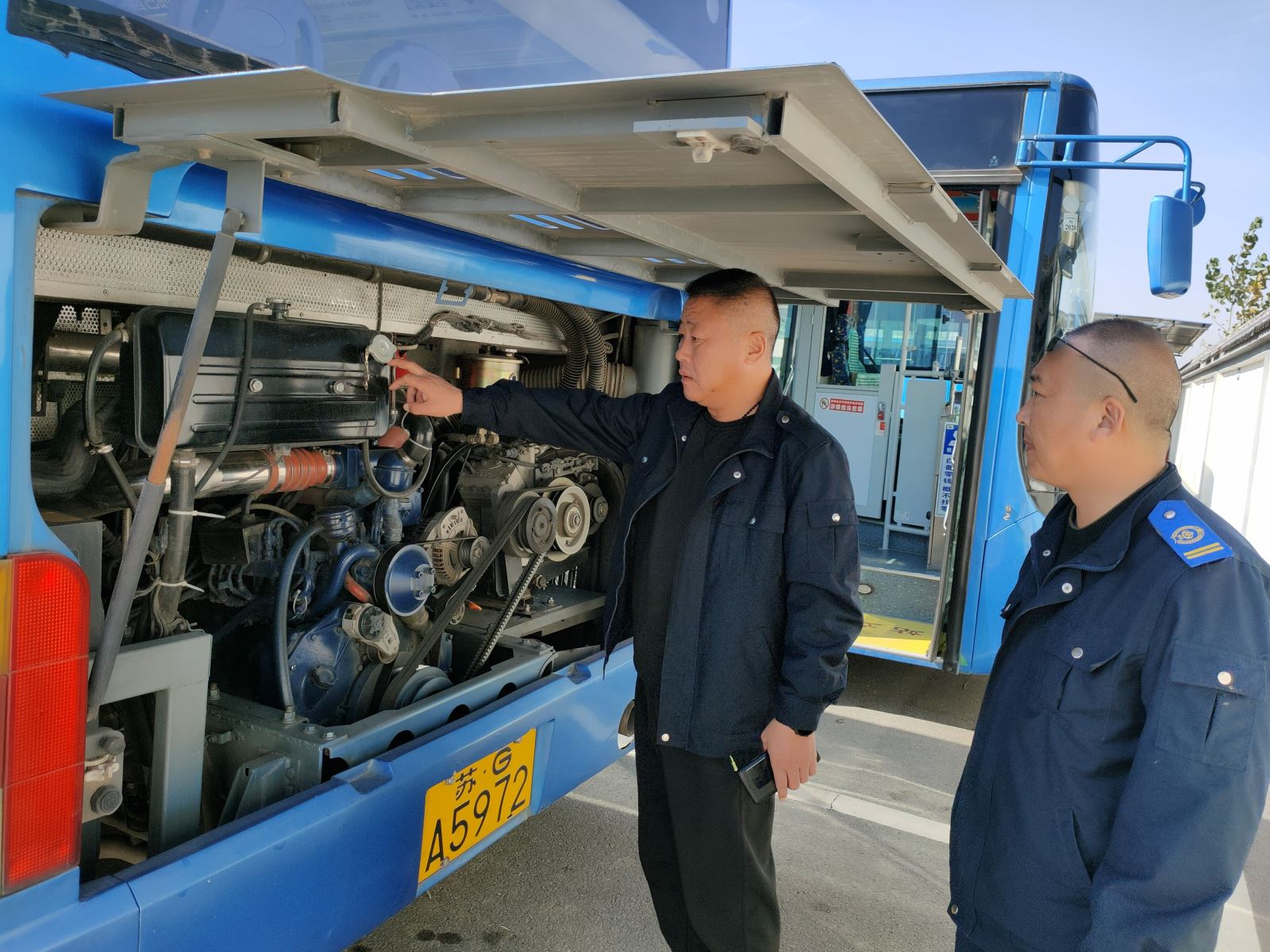 公交集團公交事業(yè)一部做好車(chē)輛檢查 不斷提升鞏固創(chuàng  )文工作成果