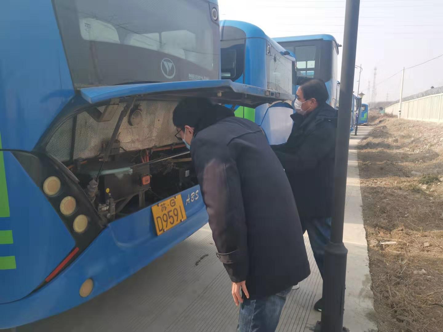 經(jīng)營(yíng)發(fā)展事業(yè)部做好車(chē)輛復工前電池倉清理工作