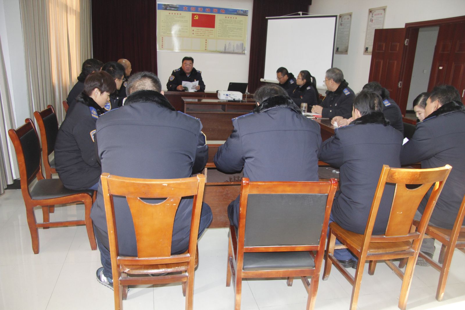 公交維修公司、大浦廠(chǎng)黨支部書(shū)記傳達西柏坡之行精神