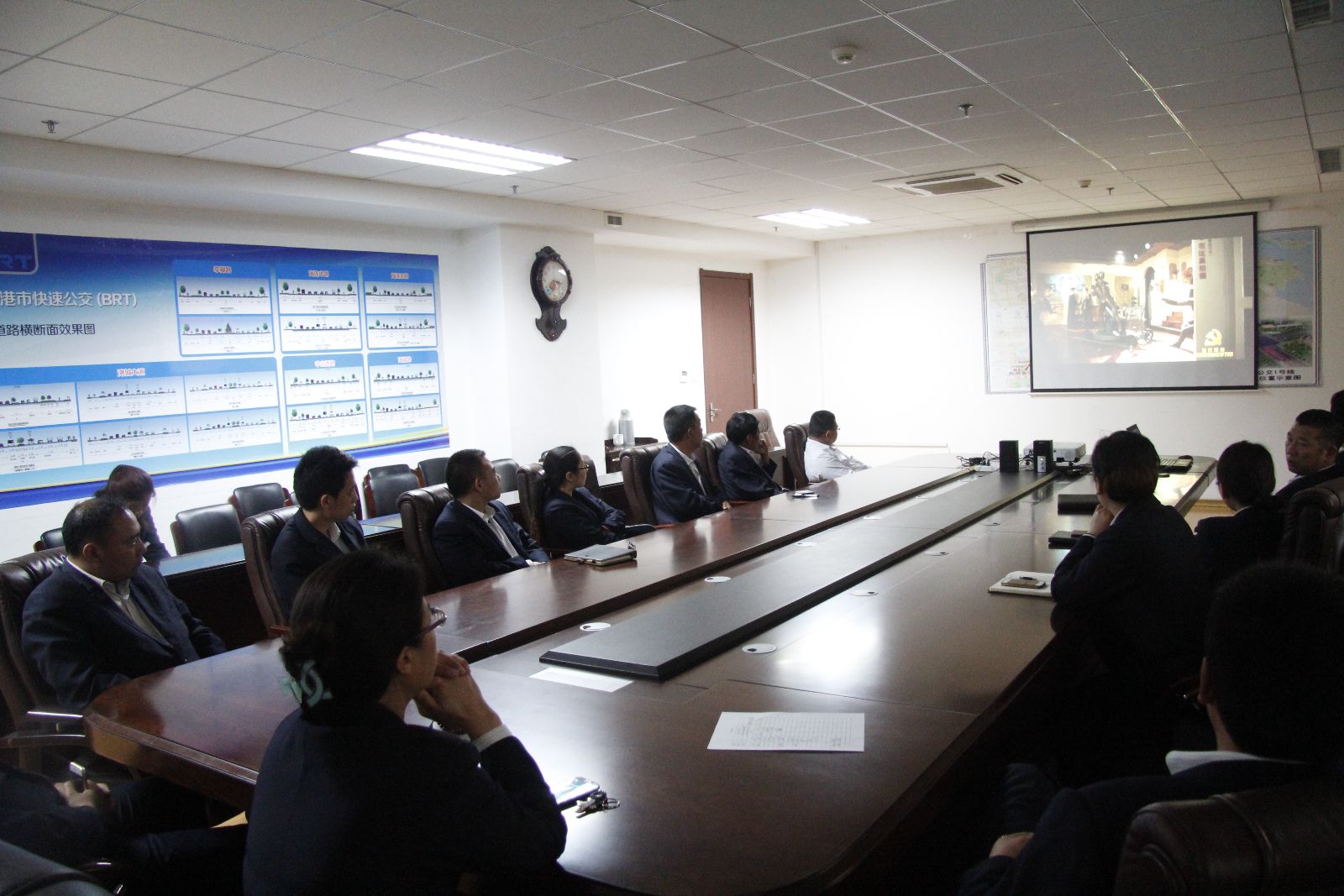 快速公交黨員干部學(xué)習《中國夢(mèng) 中國路》紀錄片