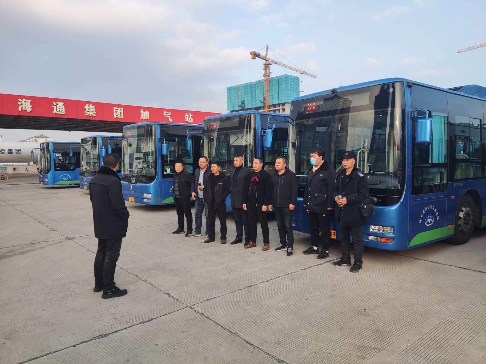 公交集團快速公交事業(yè)部圓滿(mǎn)完成 海州素質(zhì)教育中心定制公交任務(wù)