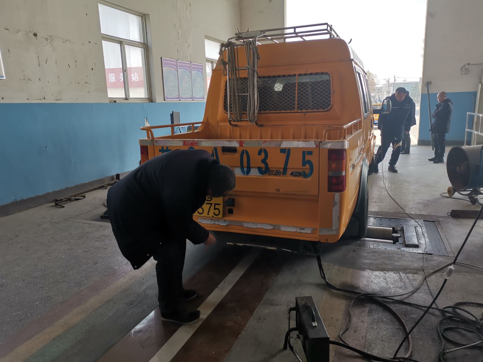 公交集團經(jīng)營(yíng)發(fā)展事業(yè)部做好車(chē)輛年檢工作