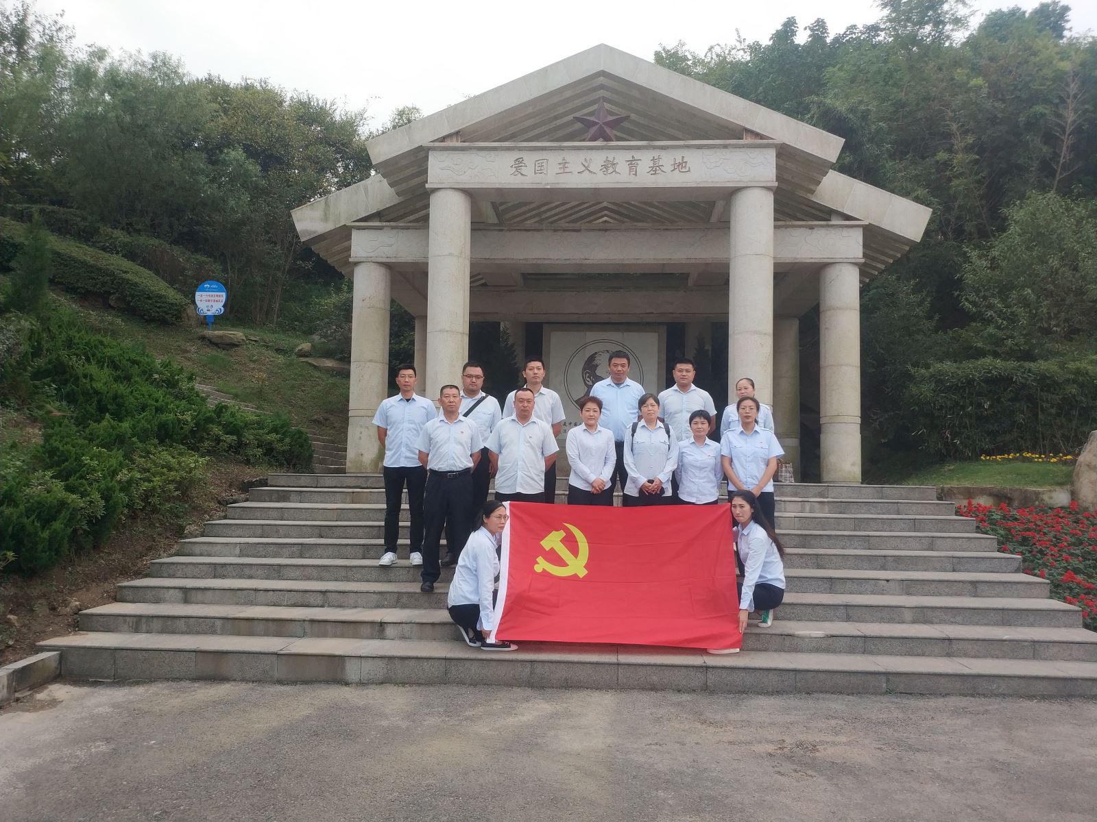 公交集團公交事業(yè)二部開(kāi)展“銘記豐功偉績(jì)、傳揚英烈精神”宣傳教育活動(dòng)