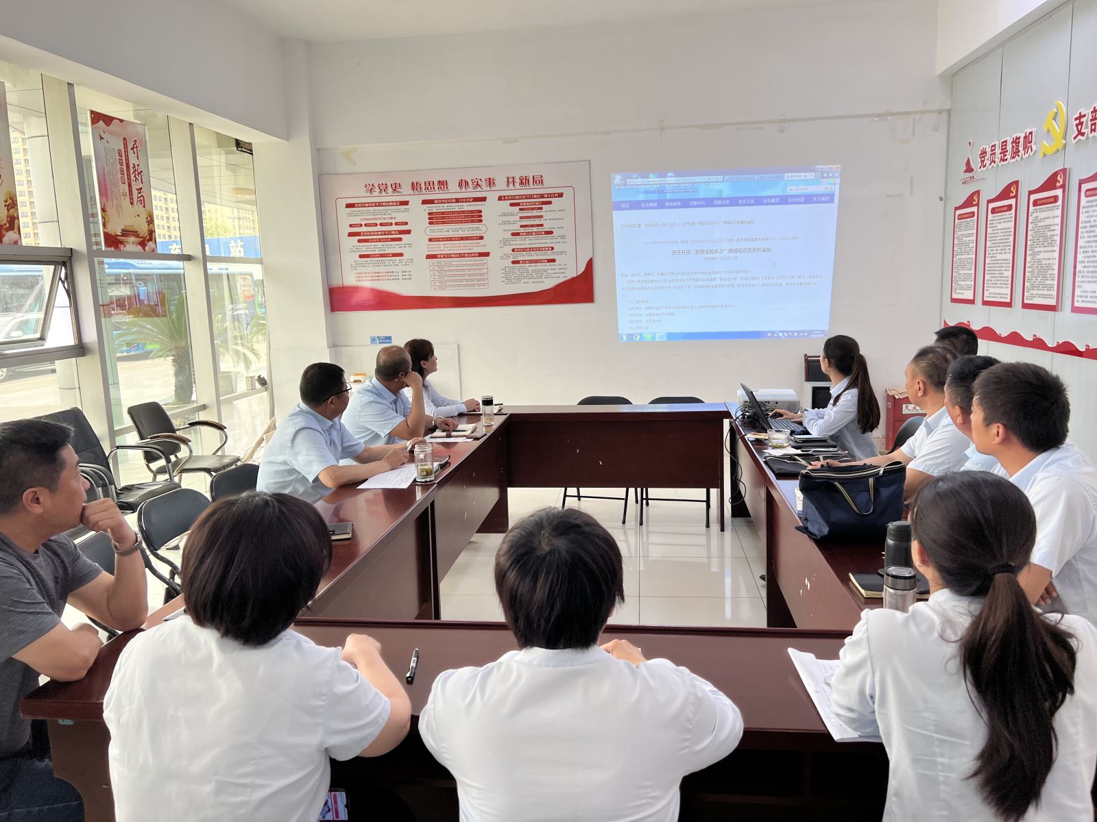 經(jīng)營(yíng)發(fā)展事業(yè)部組織職工積極參與全國“新安法知多少”網(wǎng)絡(luò )競賽活動(dòng)