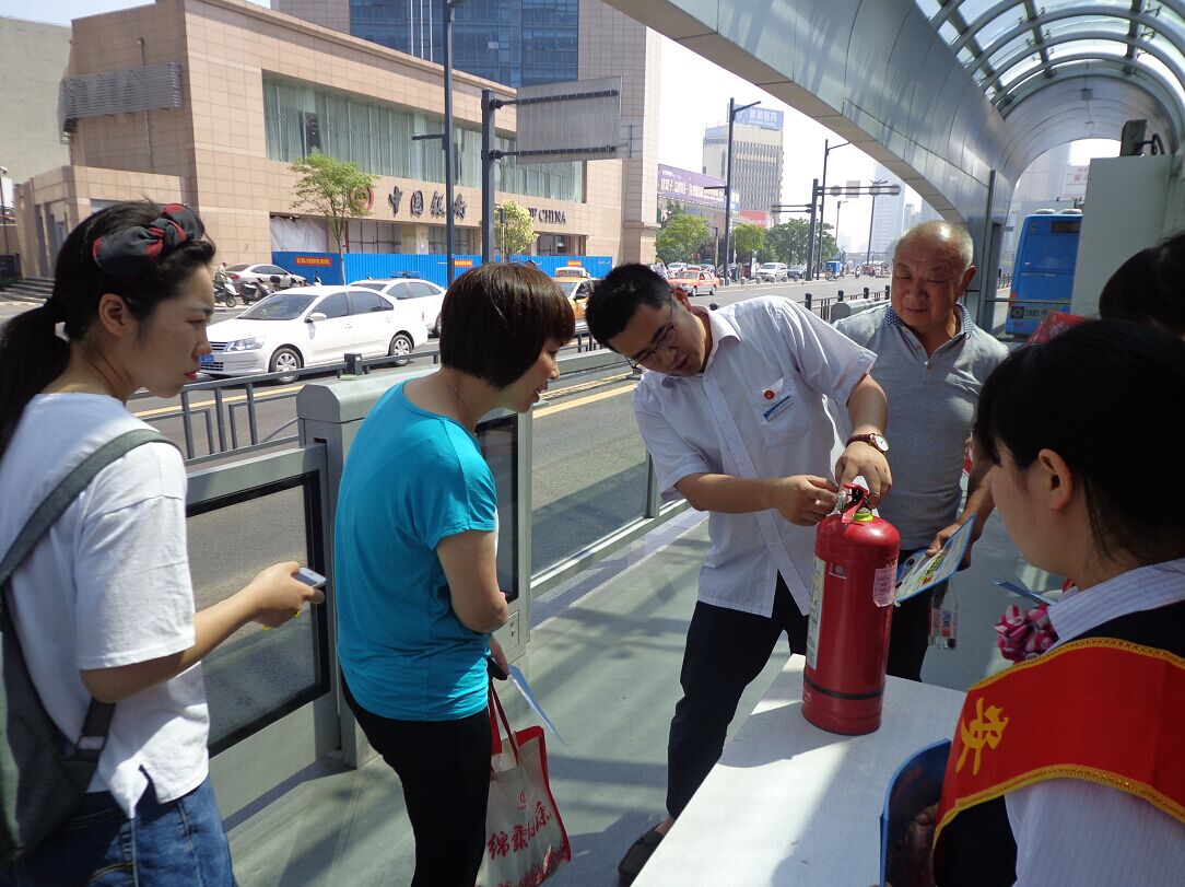 公交快速公司圓滿(mǎn)完成“安全咨詢(xún)日”活動(dòng)