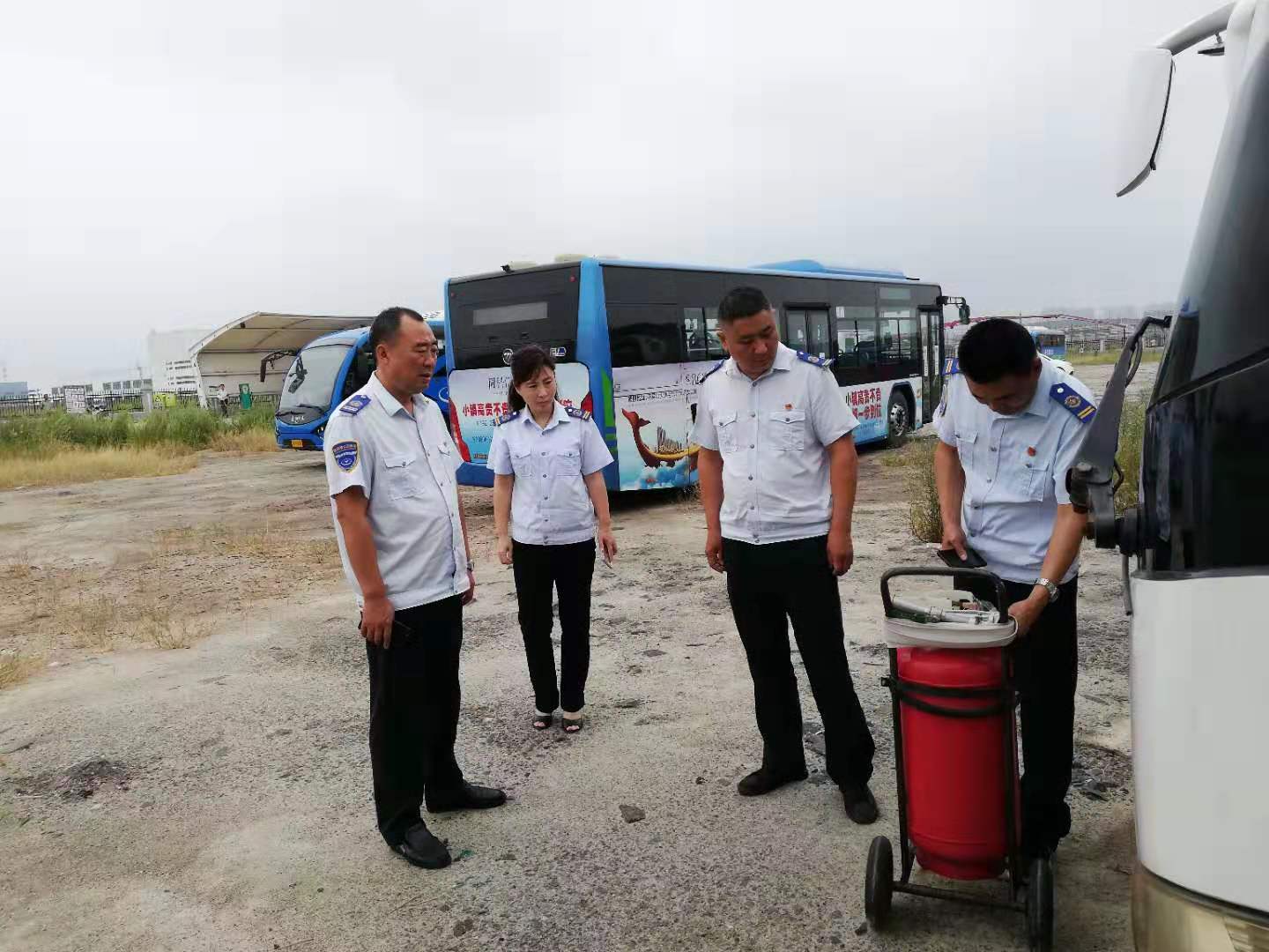 公交集團經(jīng)營(yíng)發(fā)展事業(yè)部開(kāi)展節前車(chē)輛安全專(zhuān)項檢查