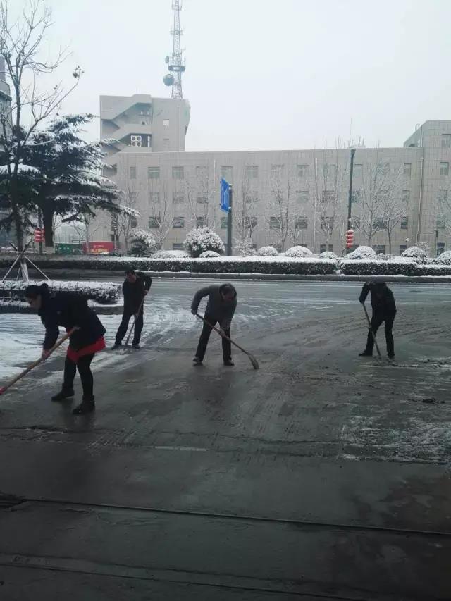 公交集團從容應對春運首場(chǎng)降雪