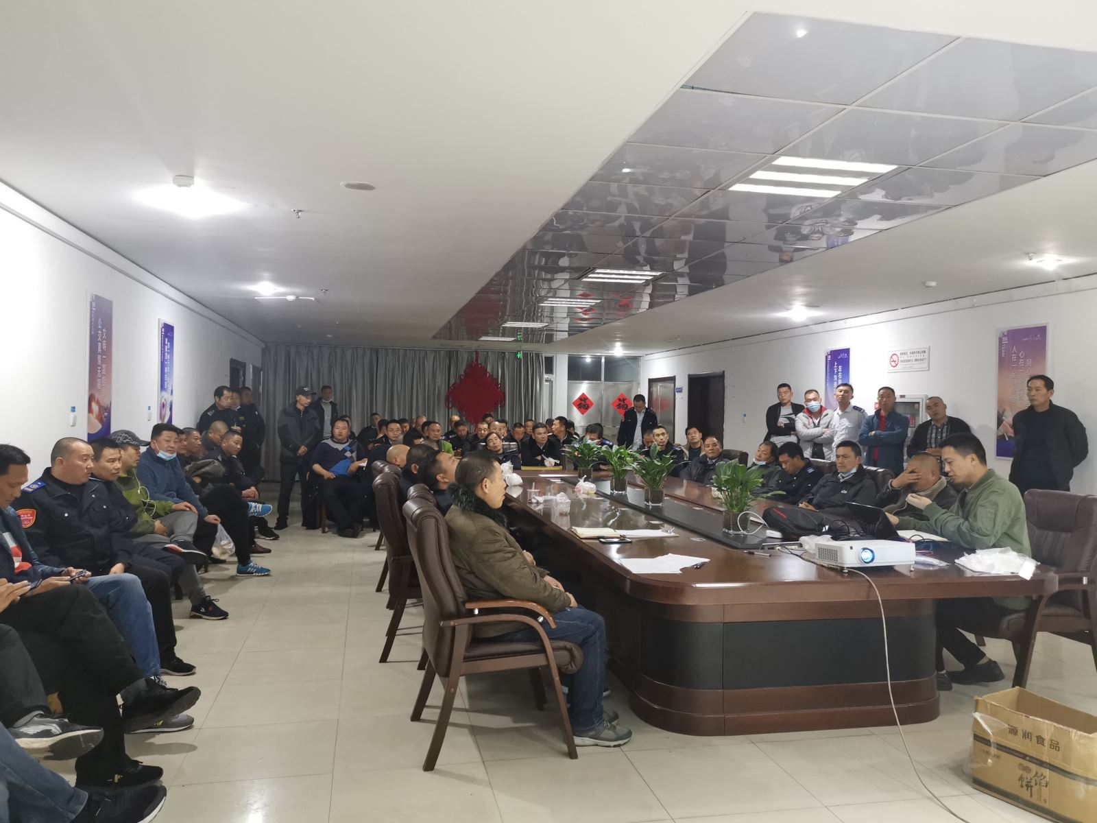 快速公交事業(yè)部召開(kāi)駕駛員安全例會(huì )