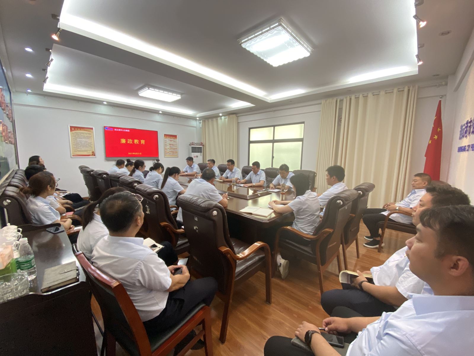 公交集團迅速組織黨員干部學(xué)習《通報》 精神