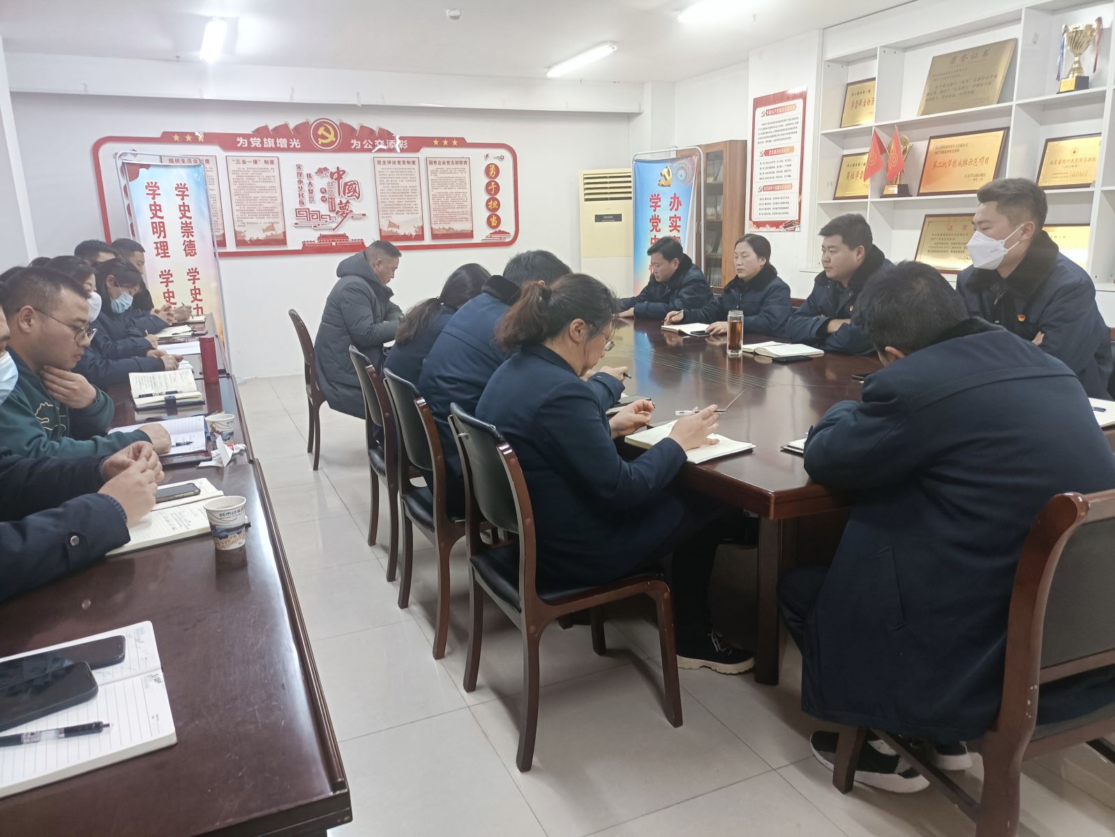 公交集團快速公交事業(yè)部召開(kāi)節后收心會(huì )