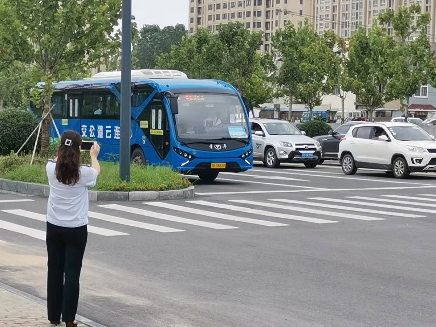 公交集團經(jīng)營(yíng)發(fā)展事業(yè)部開(kāi)展路口、站點(diǎn)及斑馬線(xiàn)專(zhuān)項檢查活動(dòng)