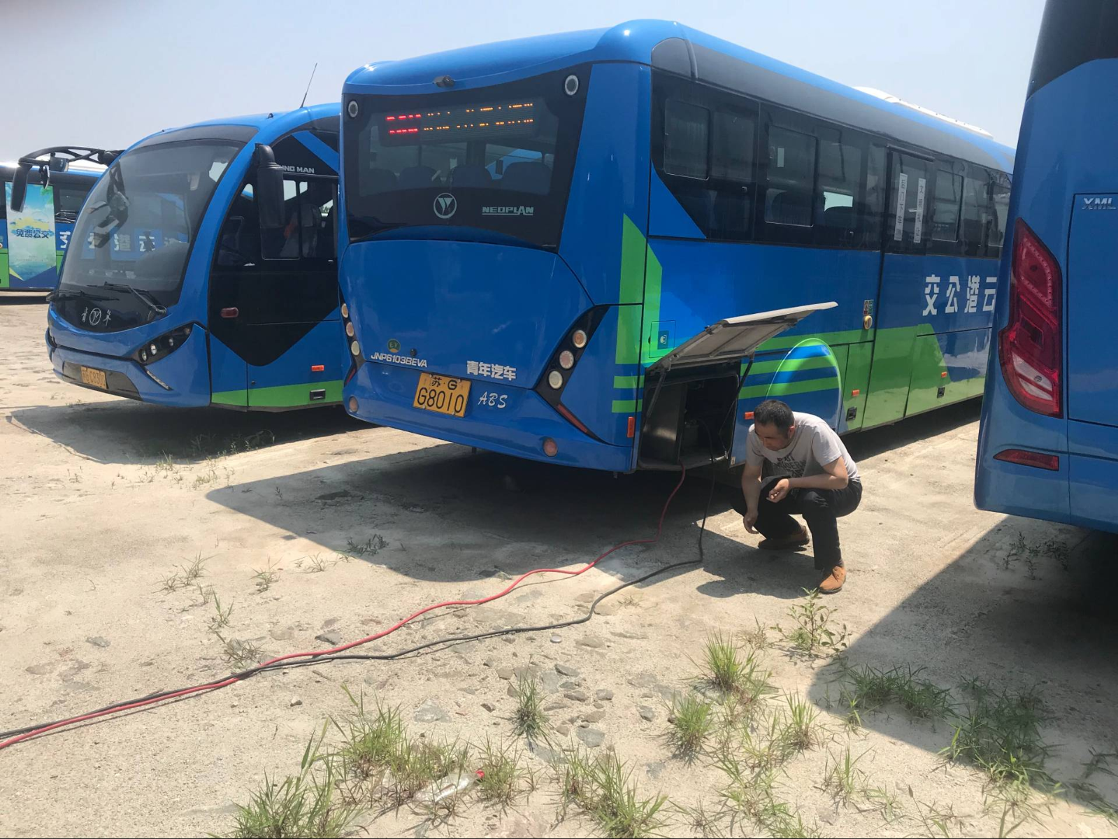 公交集團佳連公司開(kāi)展青年新能源車(chē)輛維護工作