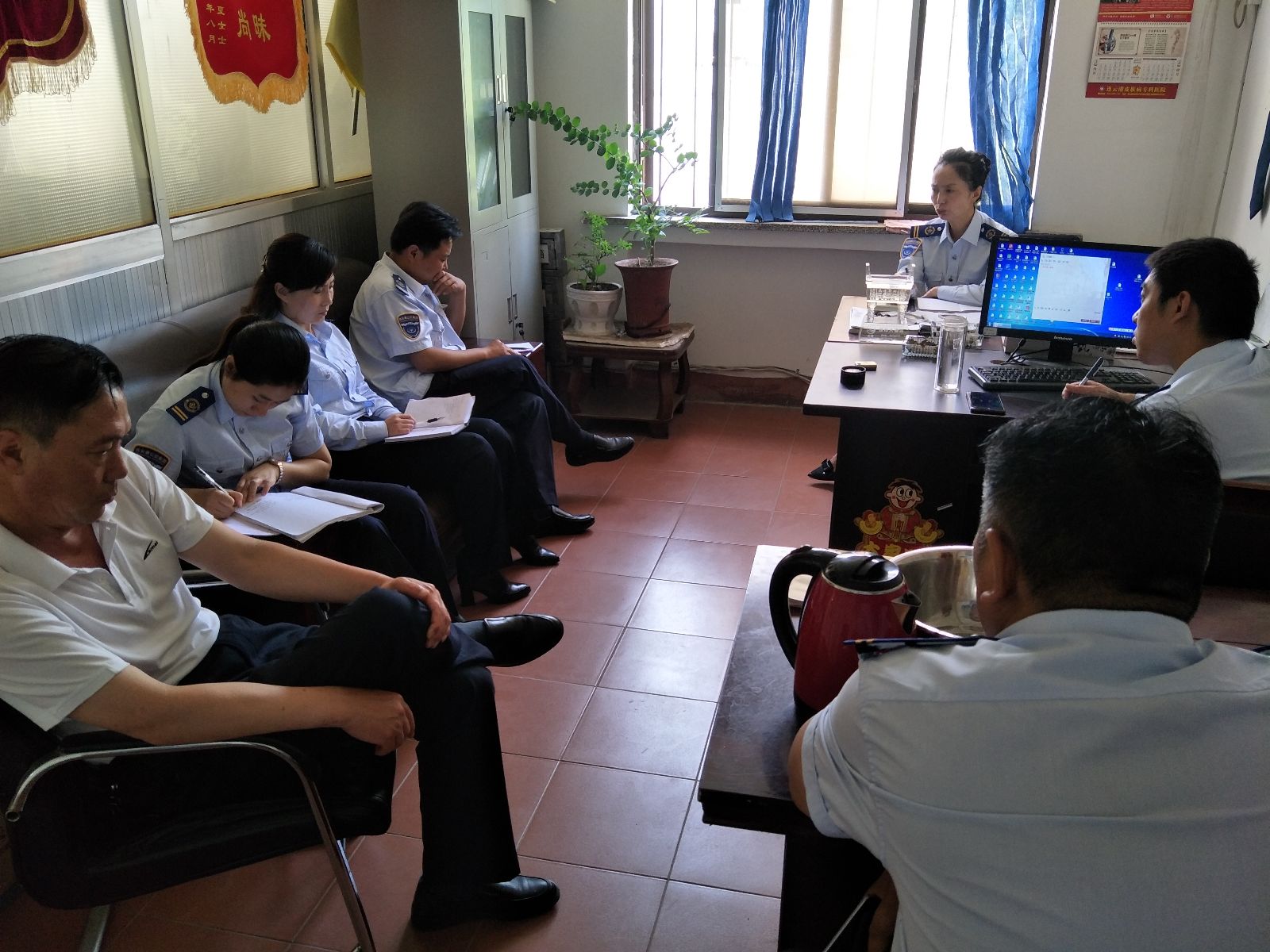 公交集團佳連公司召開(kāi)機場(chǎng)專(zhuān)線(xiàn)車(chē)輛更換部署會(huì )