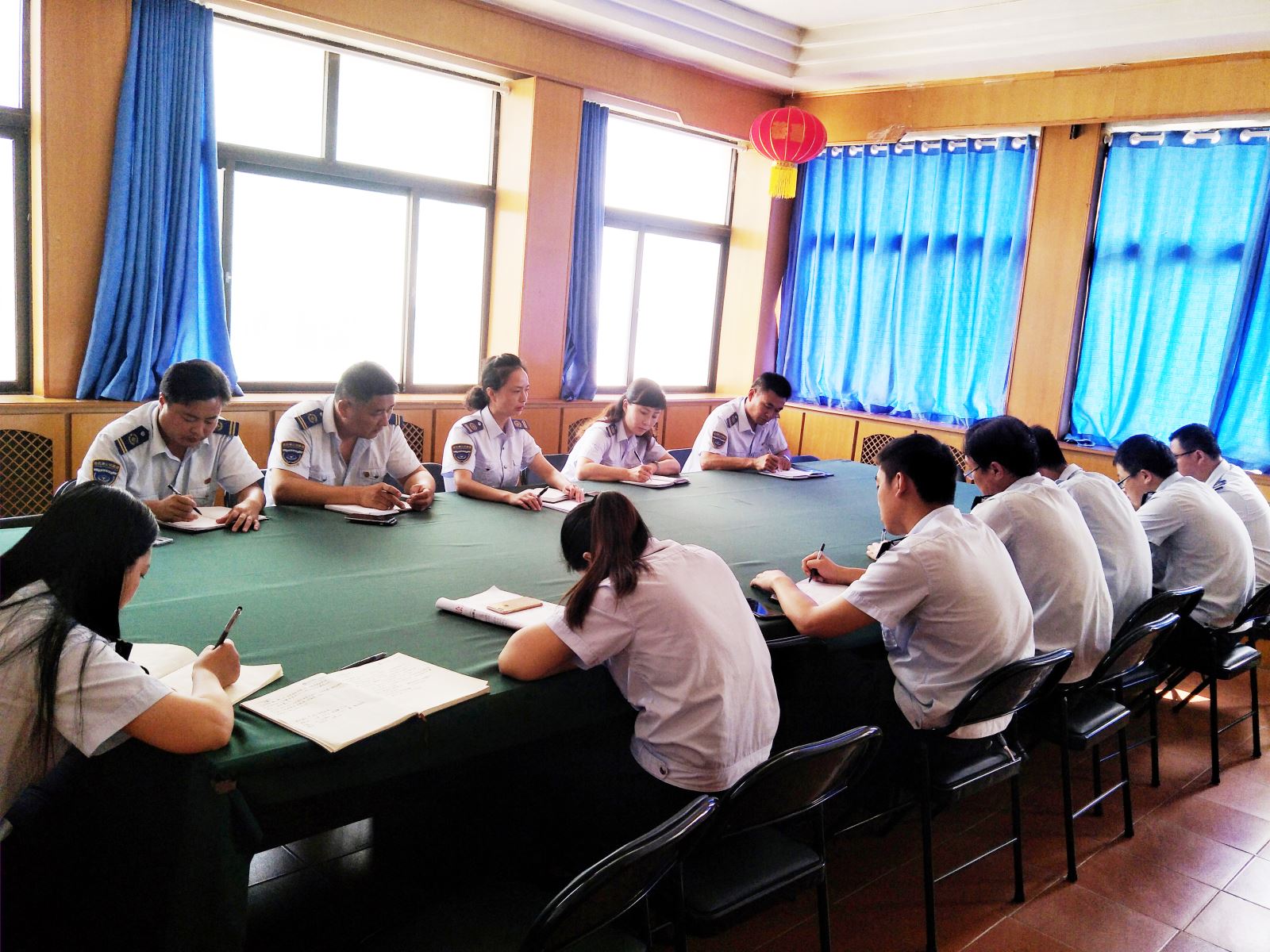 公交集團佳連公司召開(kāi)沖刺全年目標任務(wù)推進(jìn)會(huì )