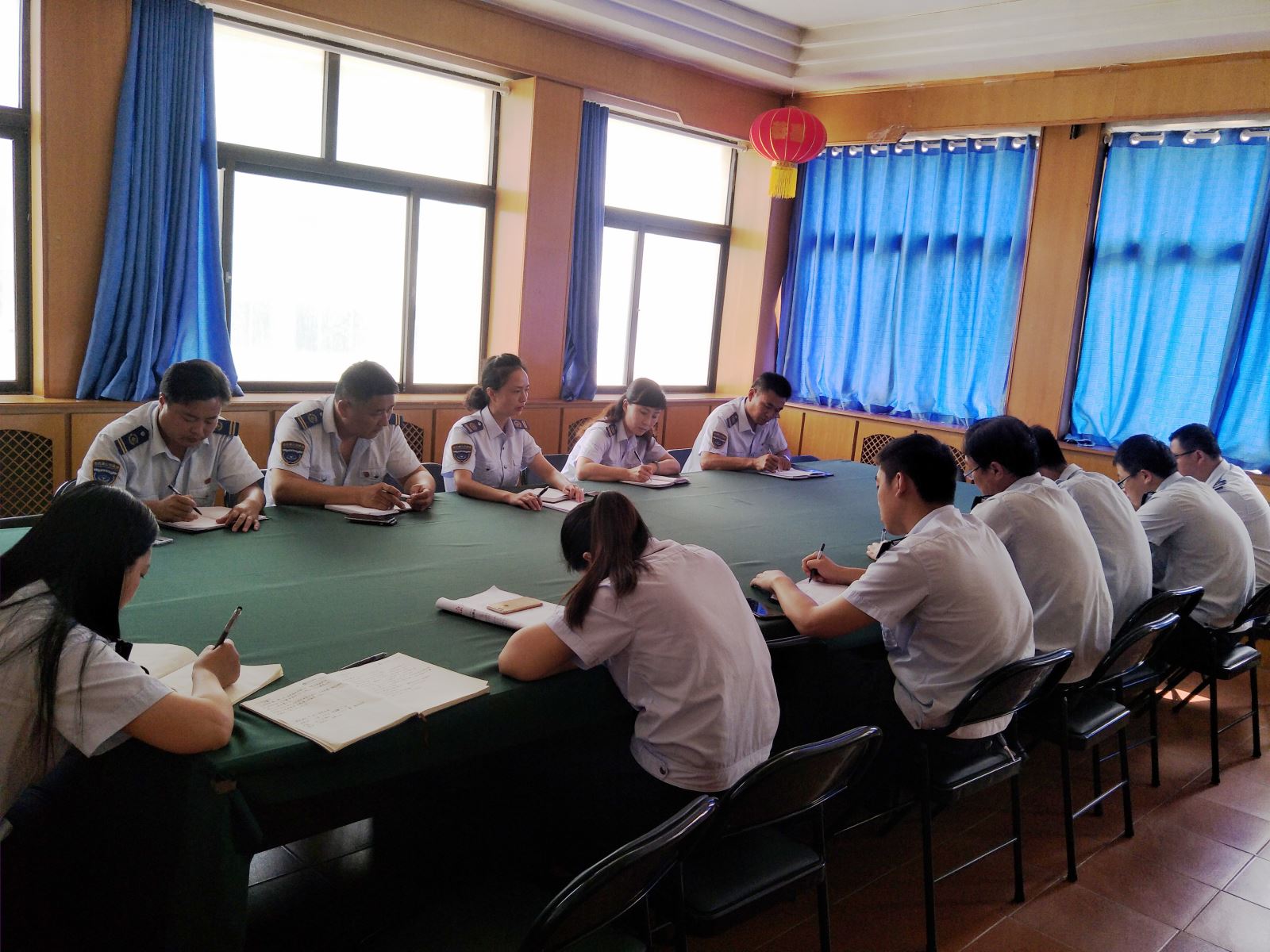 公交集團佳連公司召開(kāi)學(xué)習宣傳市委十二屆六中全會(huì )精神學(xué)習專(zhuān)題會(huì )