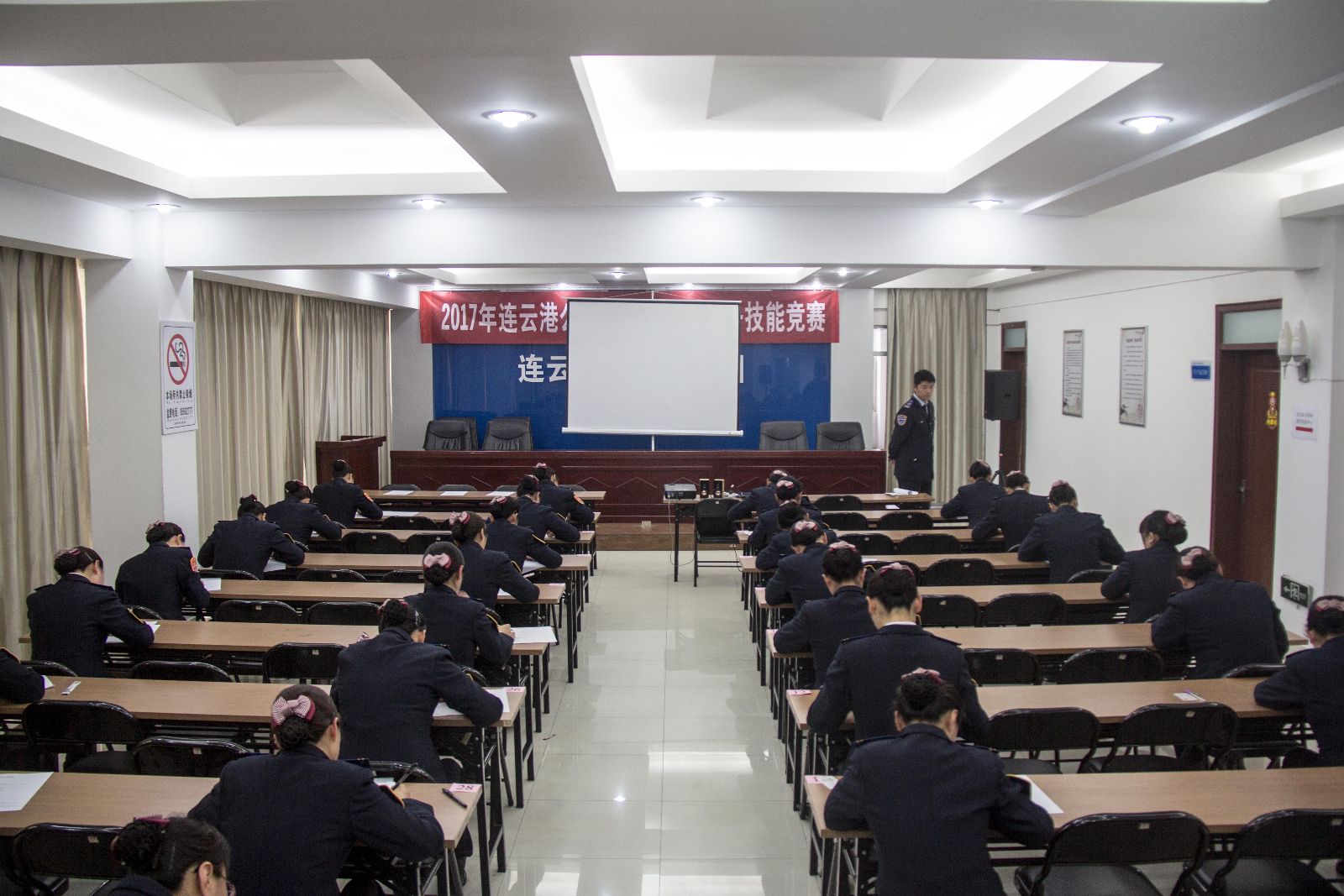 公交集團2017年站務(wù)員服務(wù)技能競賽正式開(kāi)賽