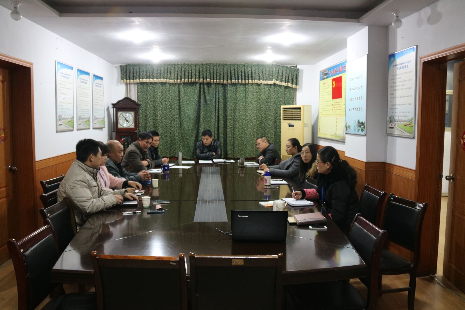 公交新浦公司召開(kāi)《中國共產(chǎn)黨廉潔自律準則》和《中國共產(chǎn)黨紀律處分條例》專(zhuān)題學(xué)習會(huì )