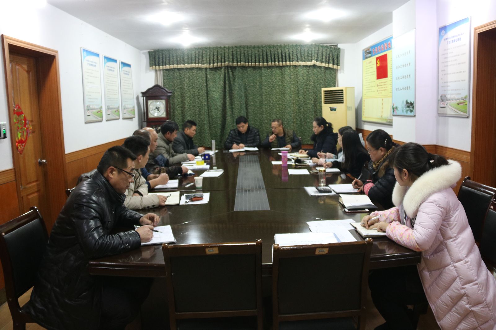 公交新浦公司領(lǐng)導干部簽訂廉潔自律承諾書(shū)