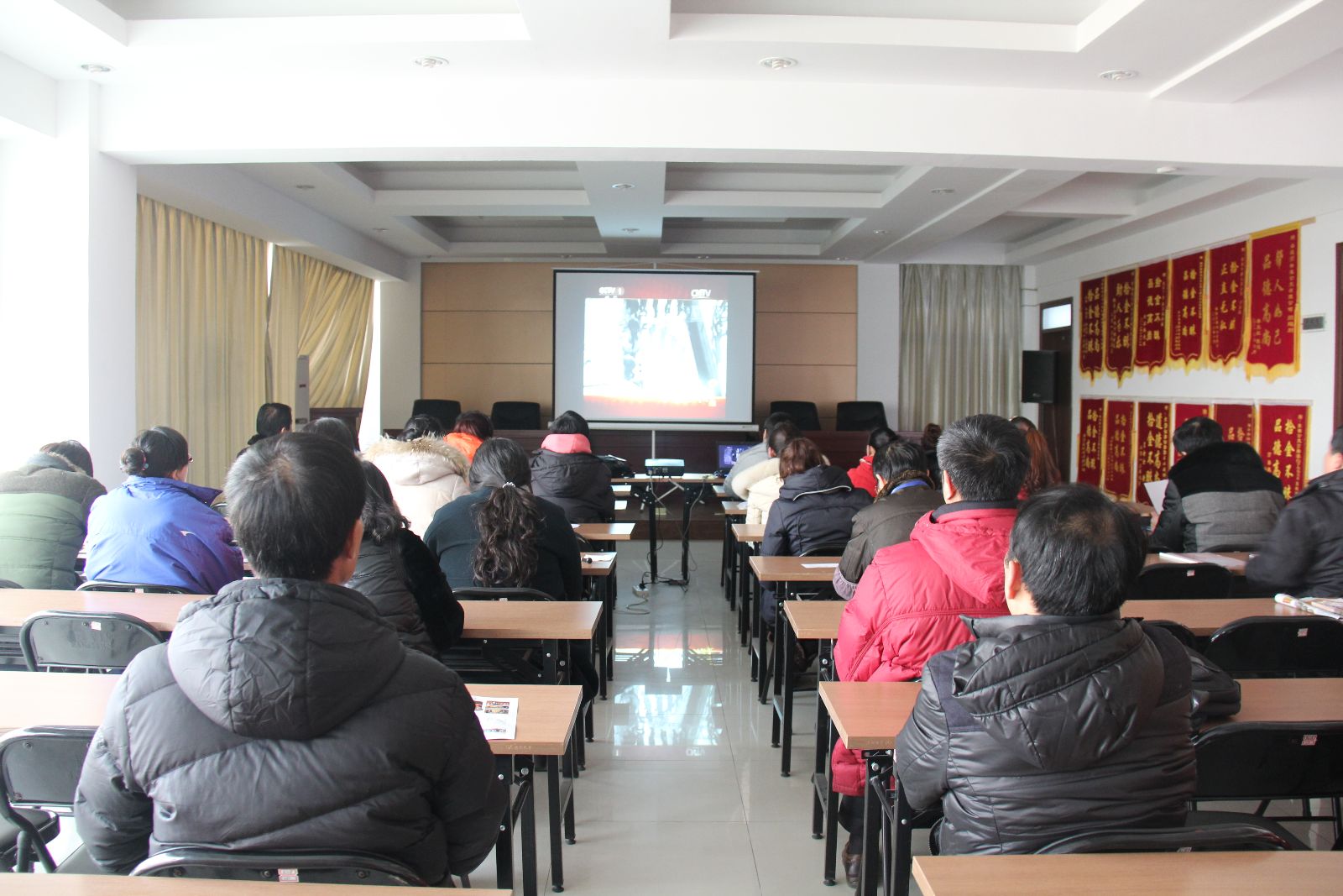 海通公交組織觀(guān)看《感動(dòng)中國—2013年度人物頒獎典禮》