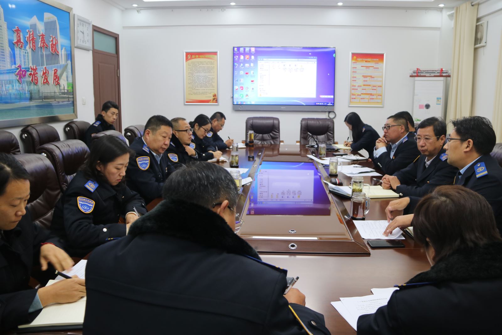 公交集團召開(kāi)機關(guān)部室辦公會(huì )