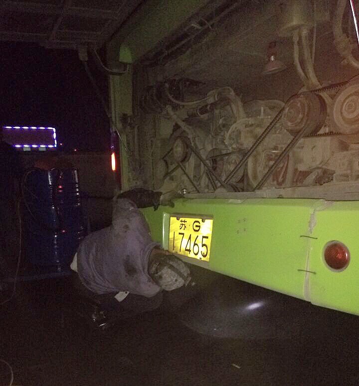 公交東部公司認真做好車(chē)輛防凍液更換工作