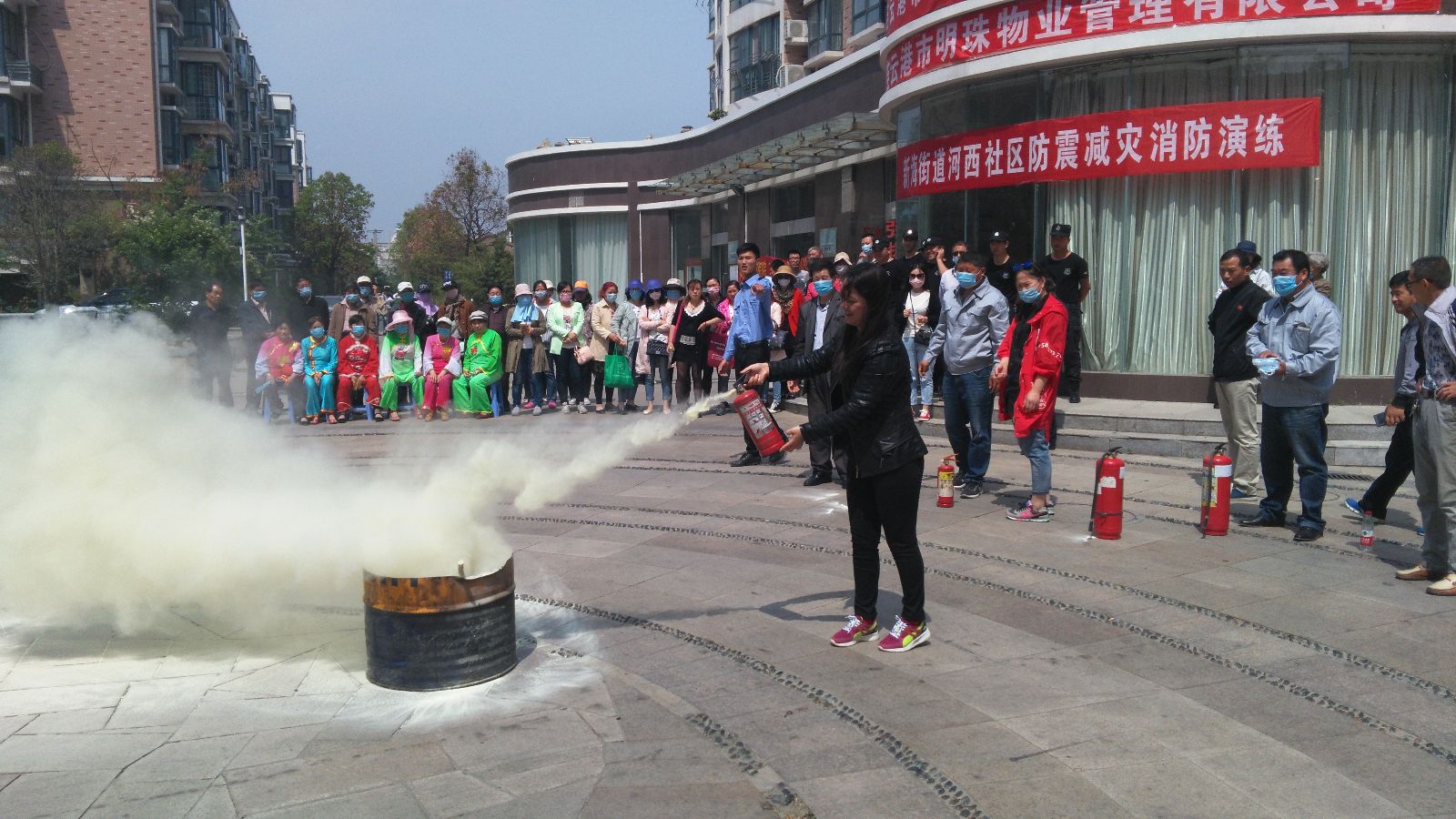 公交維修公司黨支部積極參加河西社區開(kāi)展5.12防震減災消防演練