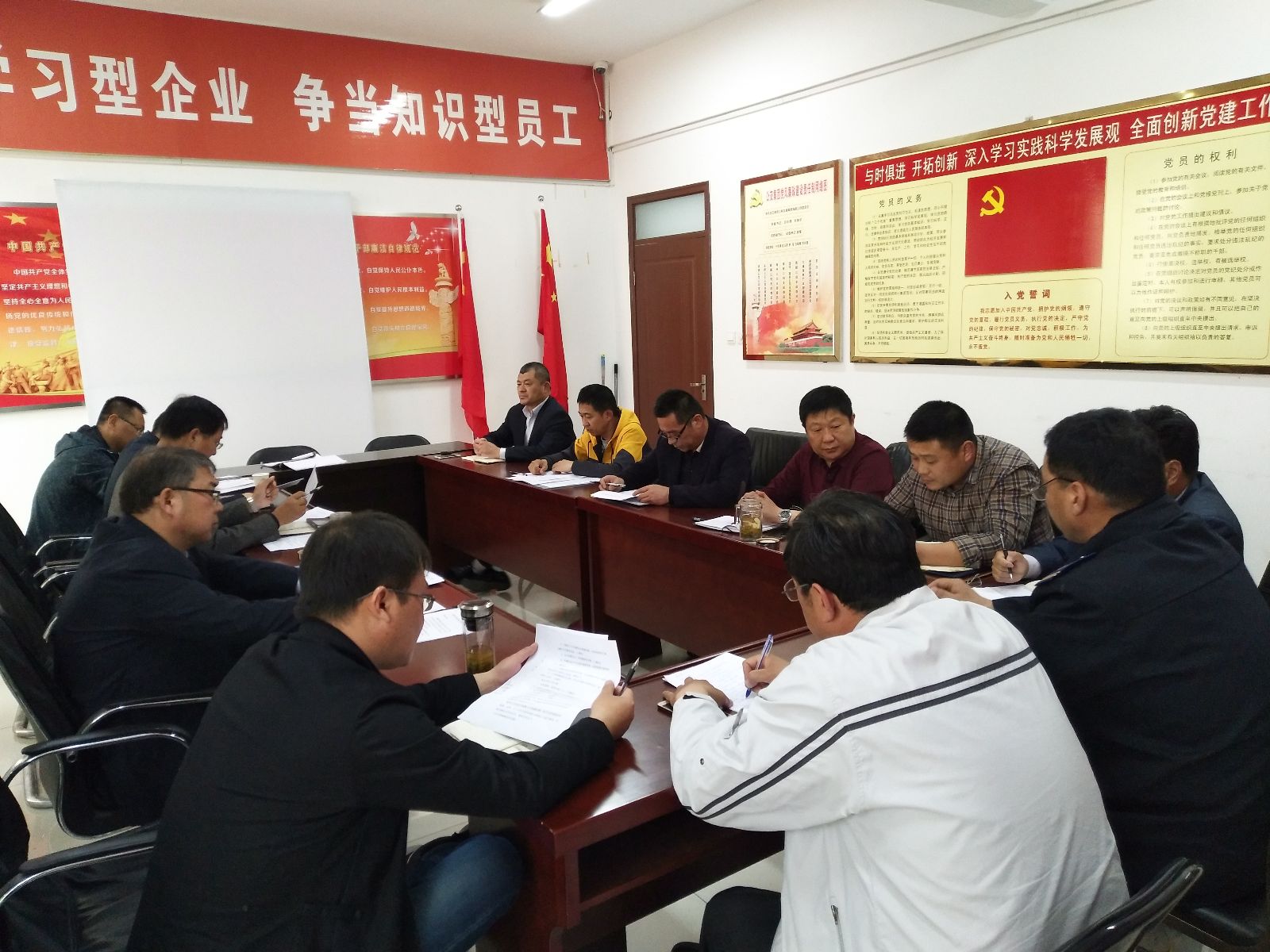 公交集團召開(kāi)新能源車(chē)輛專(zhuān)題會(huì )議