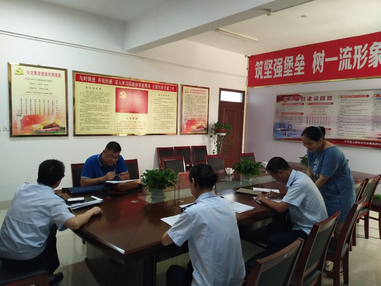 國家統計局連云港調查隊對公交集團進(jìn)行統計執法檢查