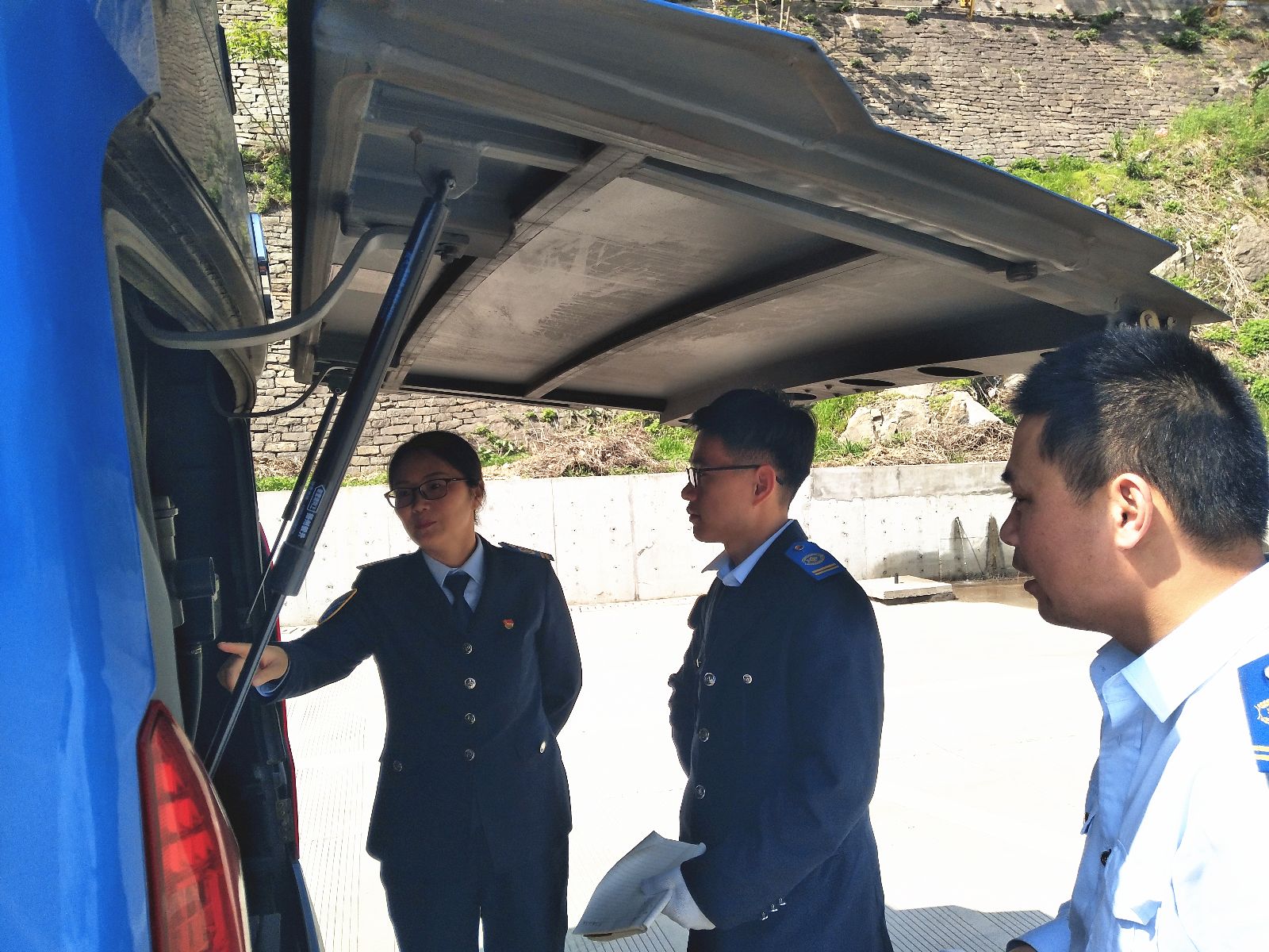 公交集團機務(wù)技術(shù)部開(kāi)展五一車(chē)輛安全技術(shù)狀況檢查工作