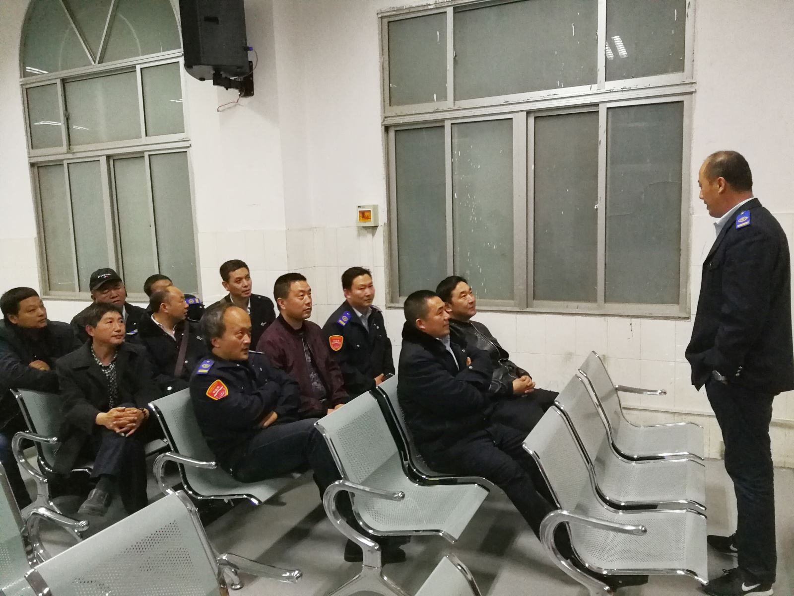 公交集團海通公交公司召開(kāi)安全合格班組專(zhuān)項會(huì )議