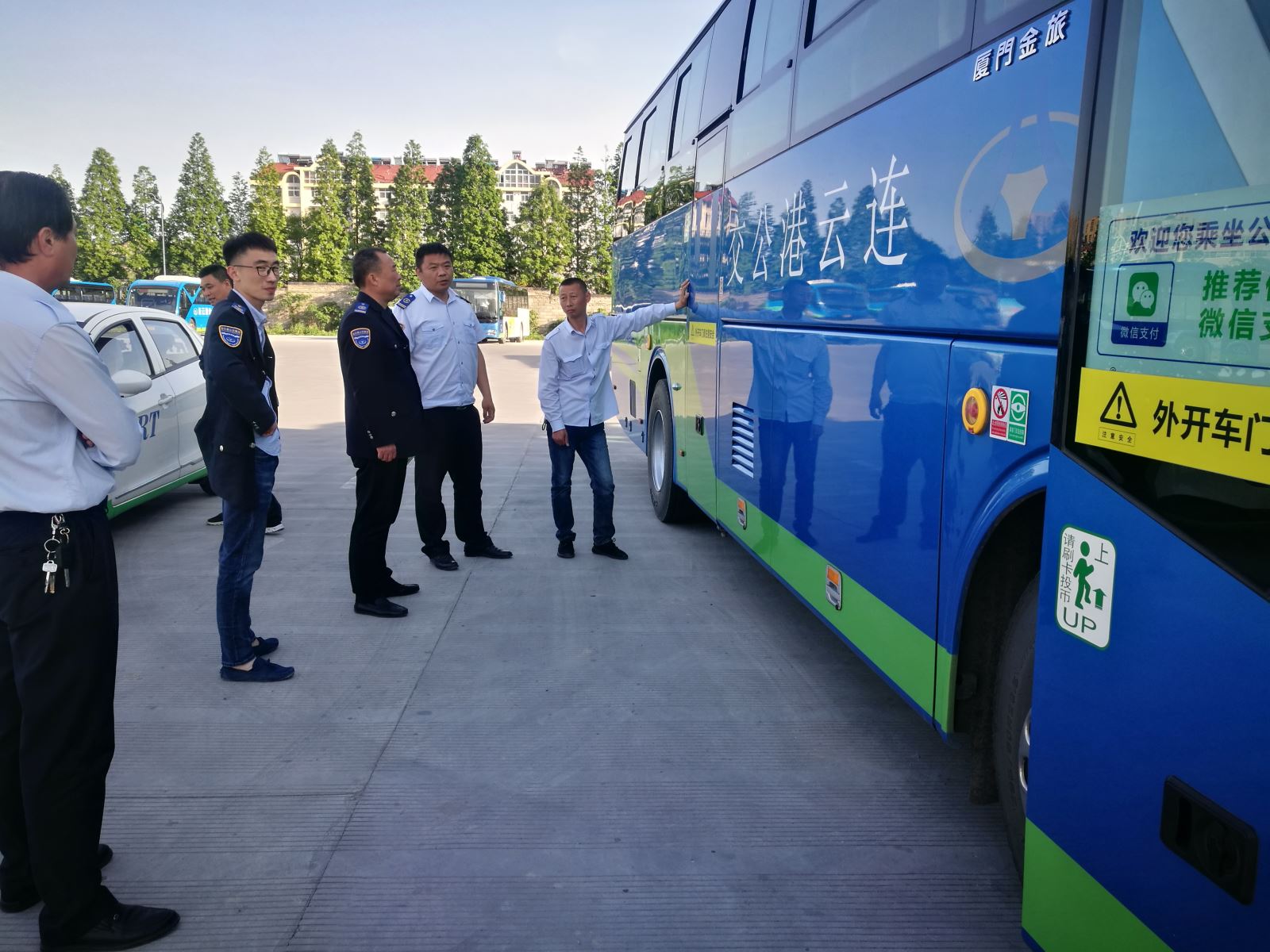 公交集團經(jīng)營(yíng)發(fā)展事業(yè)部開(kāi)展“安全生產(chǎn) 優(yōu)質(zhì)服務(wù)”百日競賽監督檢查