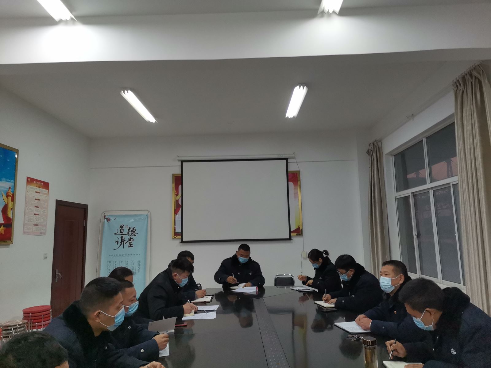 公交集團公交事業(yè)二部召開(kāi)疫情防控專(zhuān)題會(huì )議