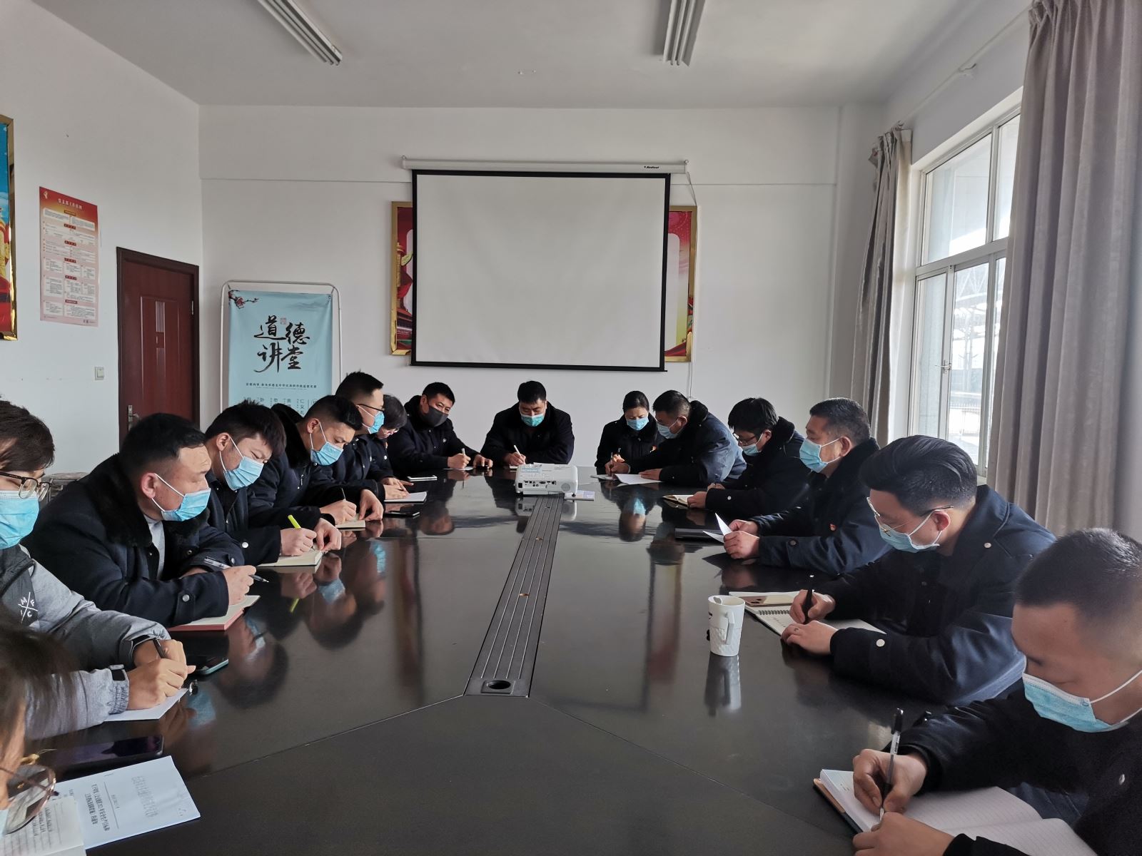 公交集團公交事業(yè)二部召開(kāi)春節安全生產(chǎn)工作部署會(huì )議