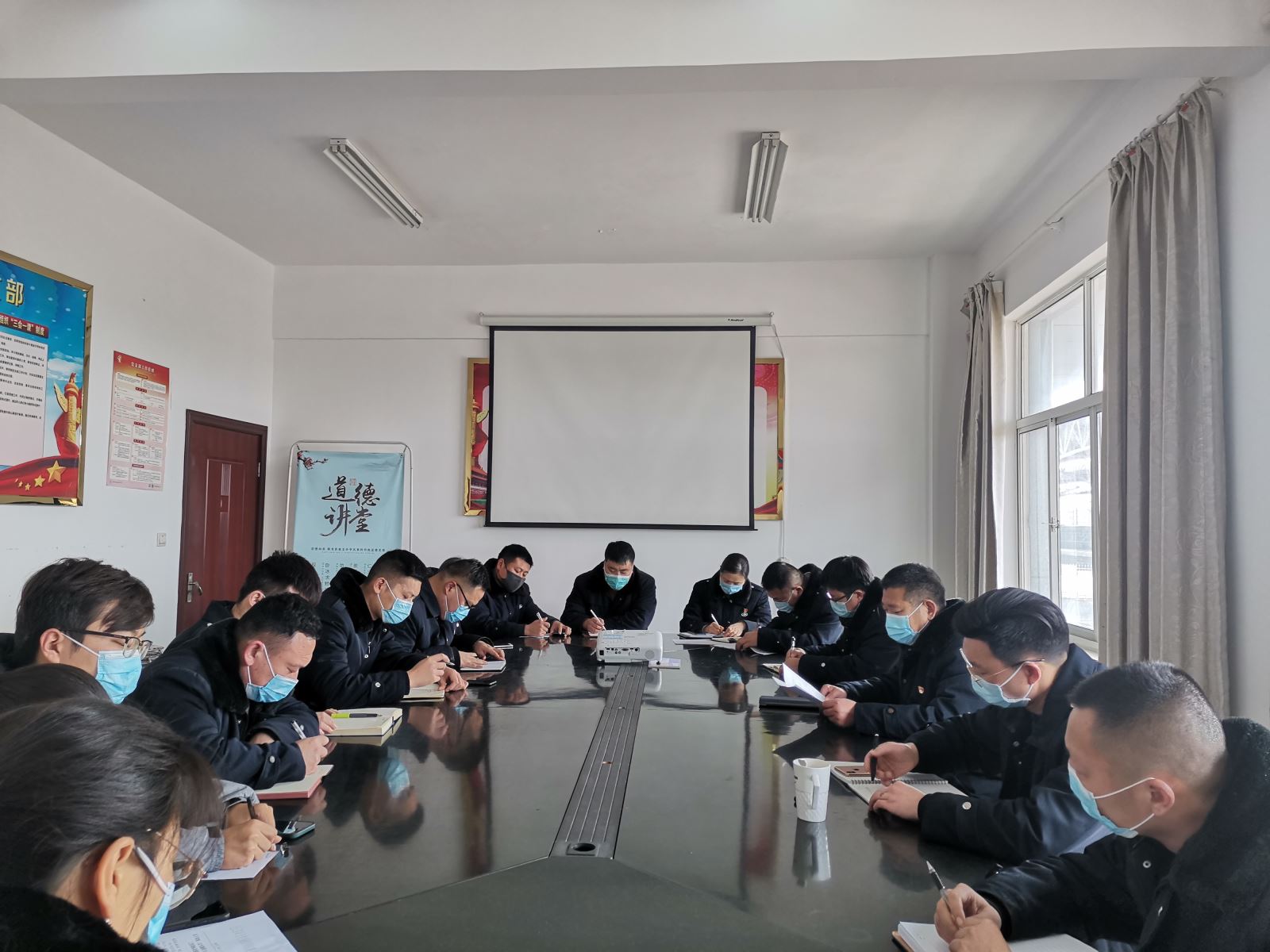 公交集團公交事業(yè)二部召開(kāi)春節節前黨風(fēng)廉政專(zhuān)題會(huì )