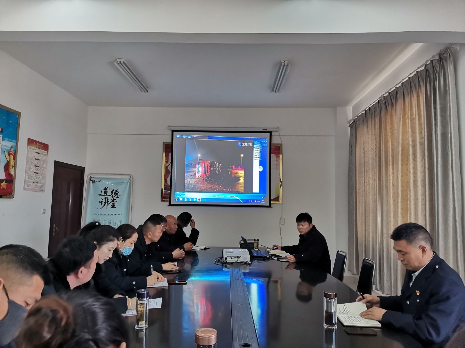 公交事業(yè)二部開(kāi)展安全、機務(wù)工作專(zhuān)題會(huì )議