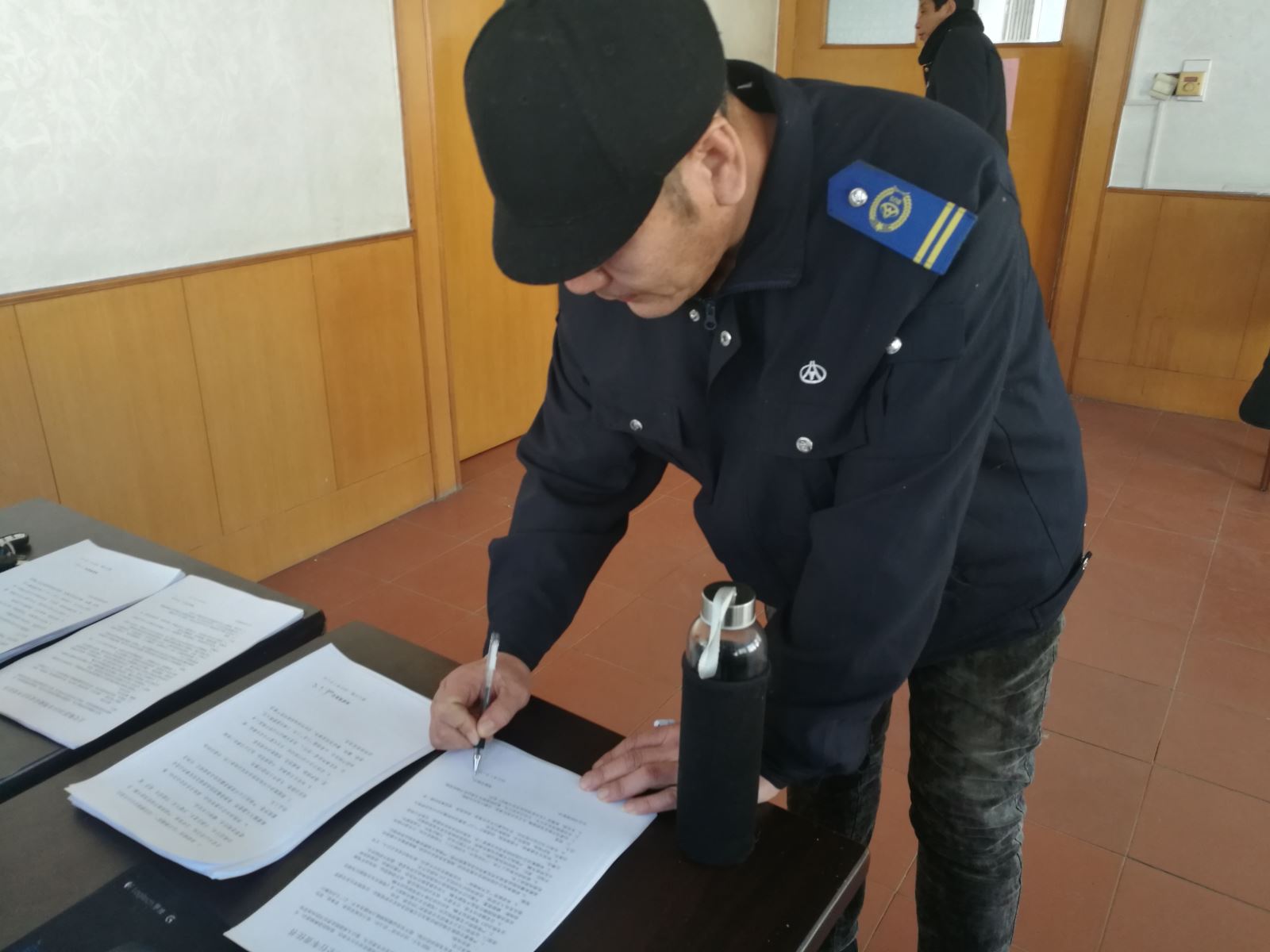 公交集團經(jīng)營(yíng)發(fā)展事業(yè)部組織駕駛員簽訂2019年安全行車(chē)責任書(shū)