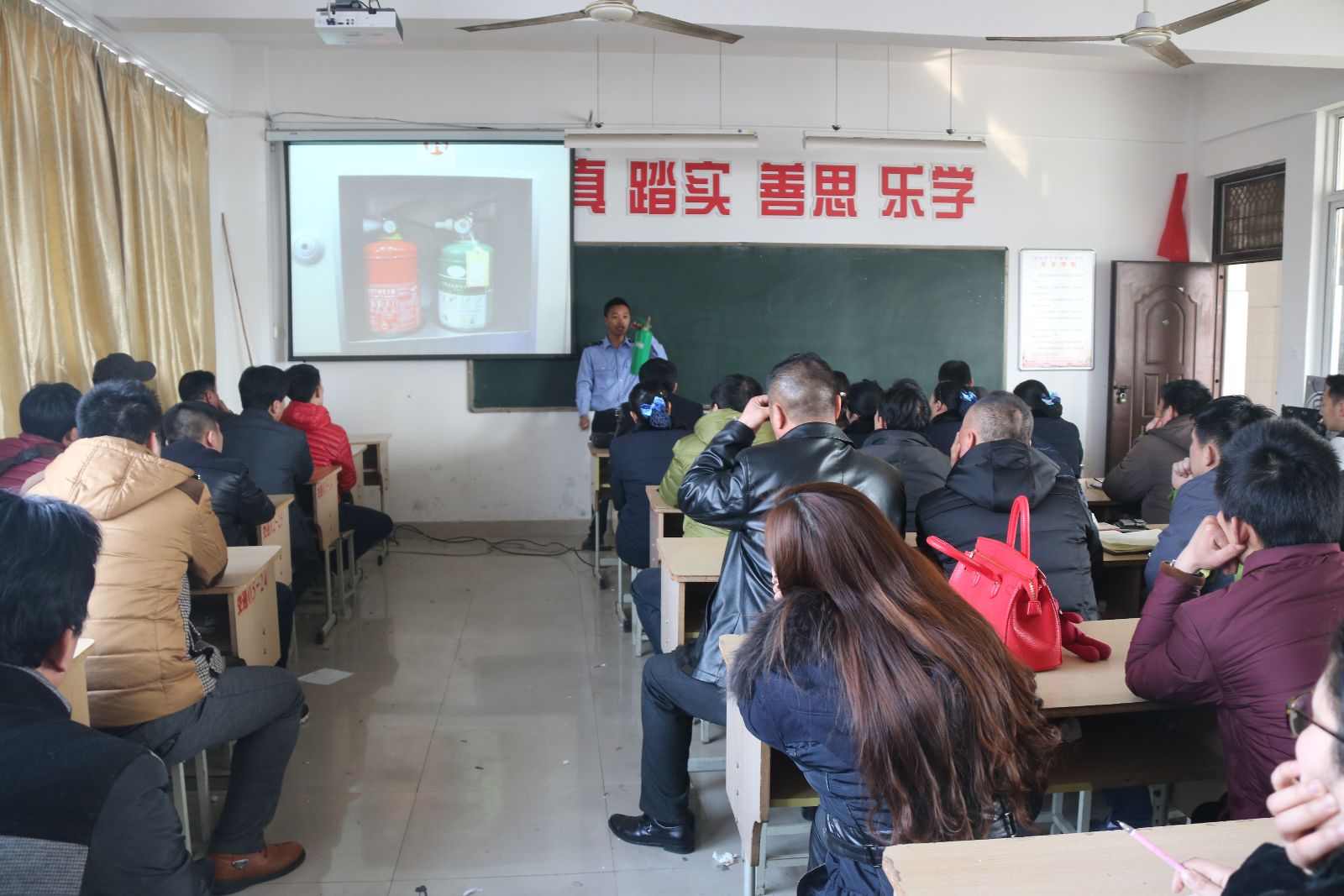 海通公交公司開(kāi)展消防安全知識培訓