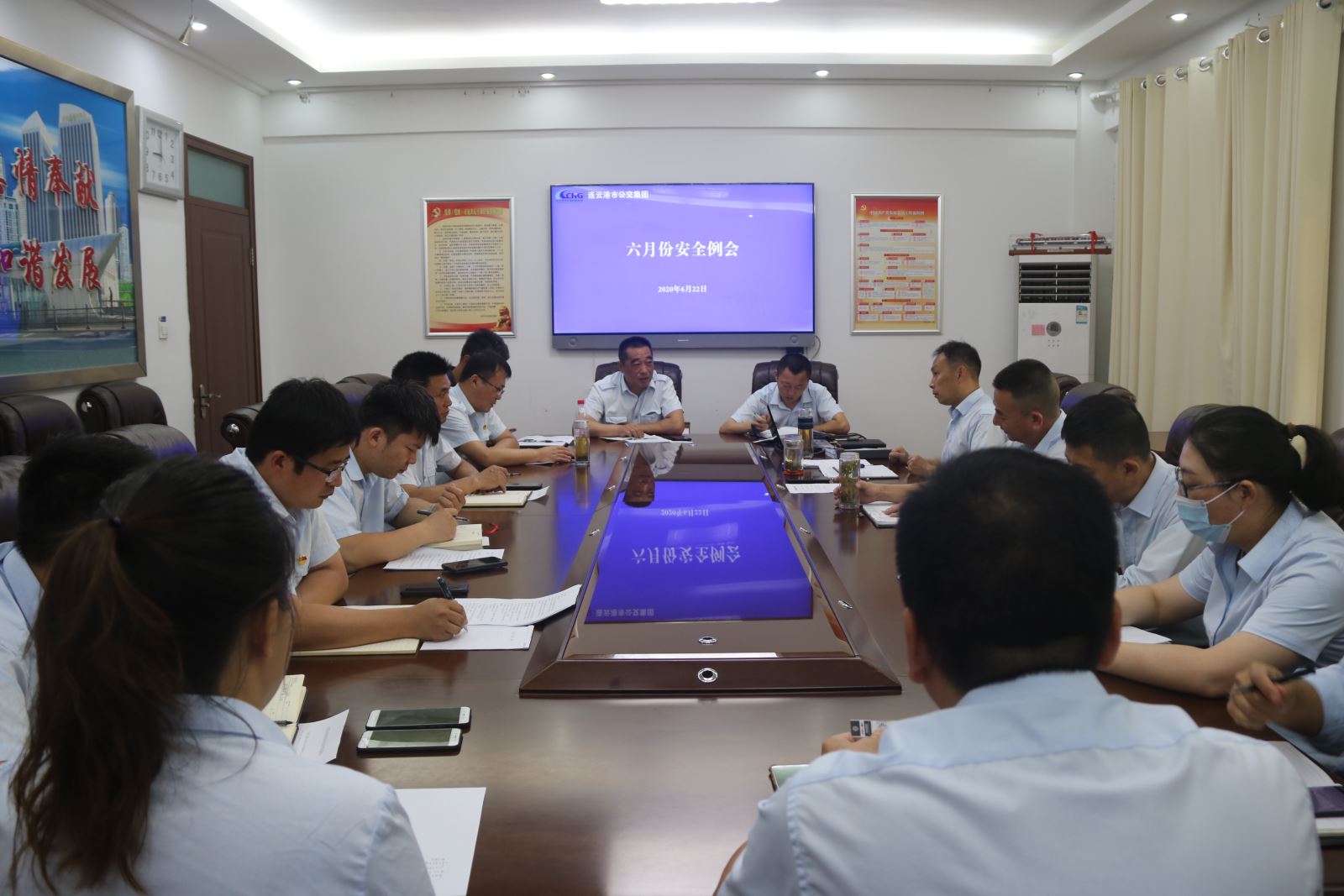 公交集團召開(kāi)6月份安全專(zhuān)題會(huì )議