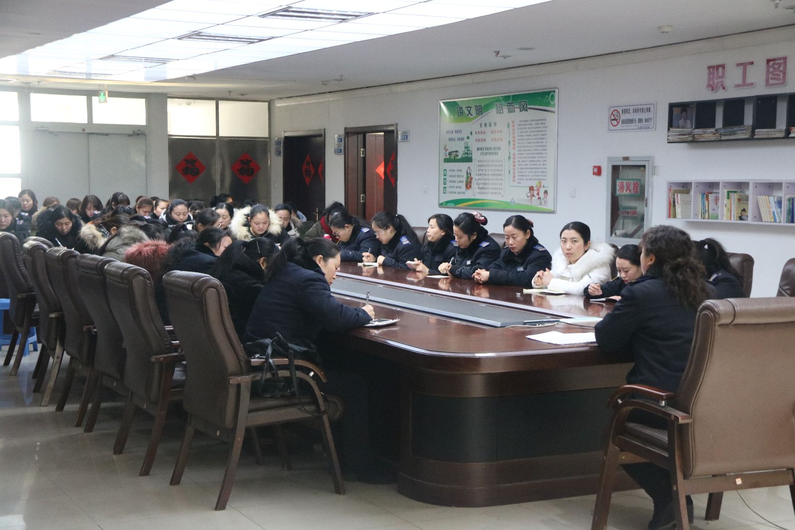 公交集團快速公司召開(kāi)冬季站務(wù)員“文明安全、優(yōu)質(zhì)服務(wù)”會(huì )議