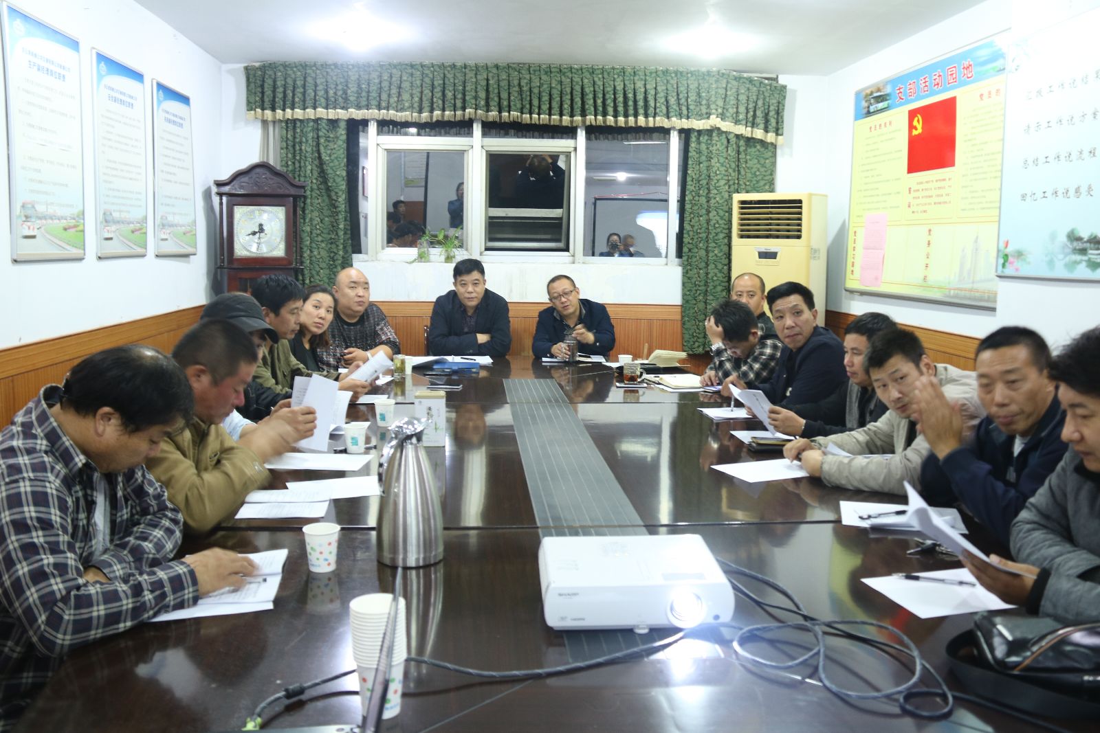 公交新浦公司召開(kāi)《駕駛員營(yíng)運服務(wù)標準規范》試行動(dòng)員會(huì )議