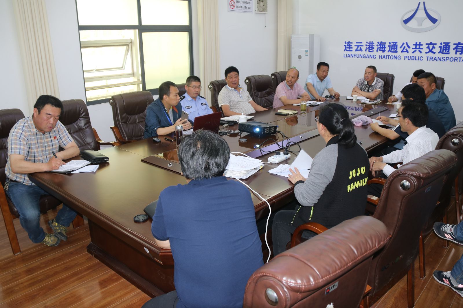 市公安公交分局到海通公交公司指導反恐維穩工作
